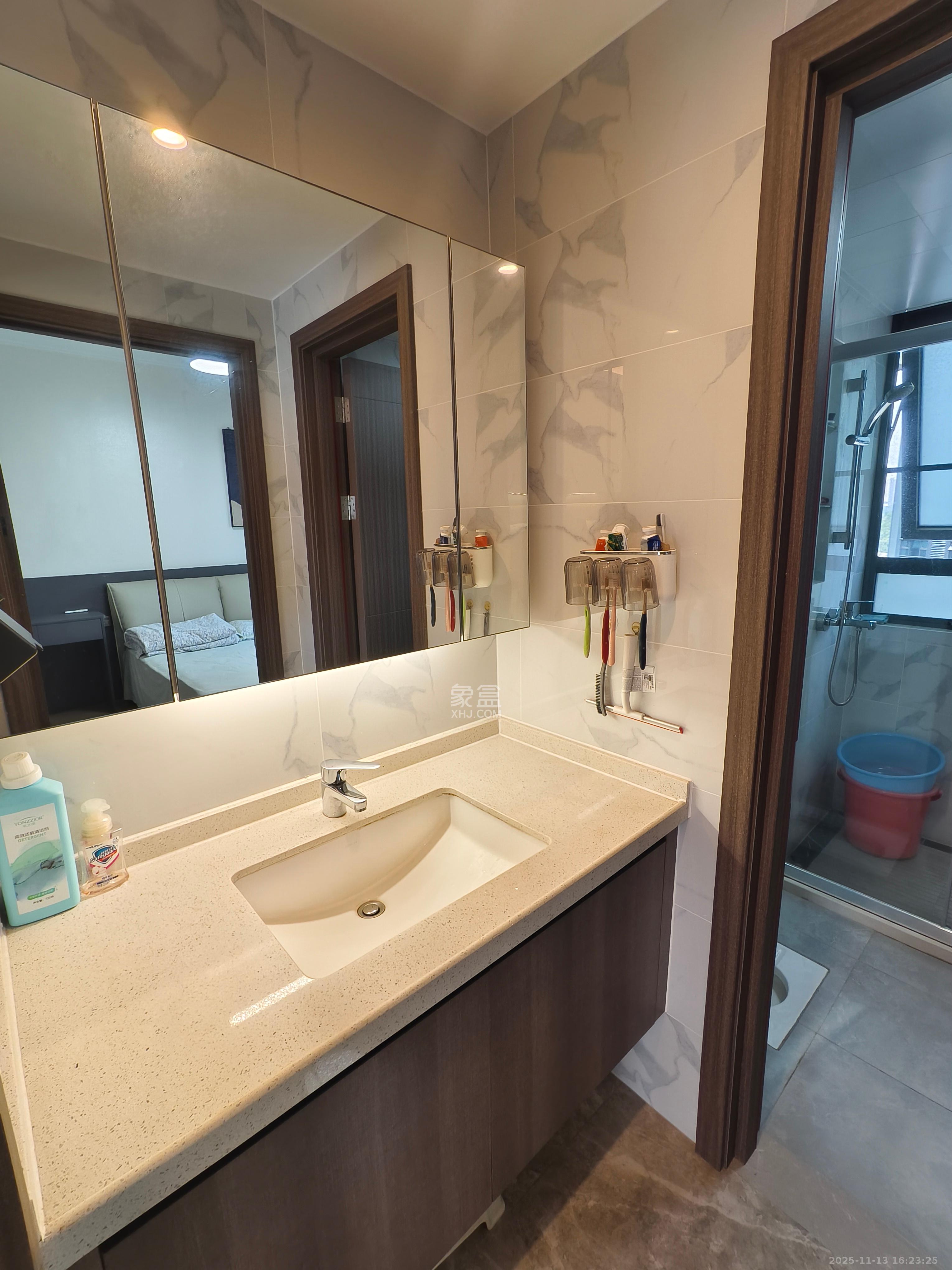 绿地V岛 4室2厅2卫 10000.0元/月 绿地V岛 4室2厅2卫 10000.0元/月室内图