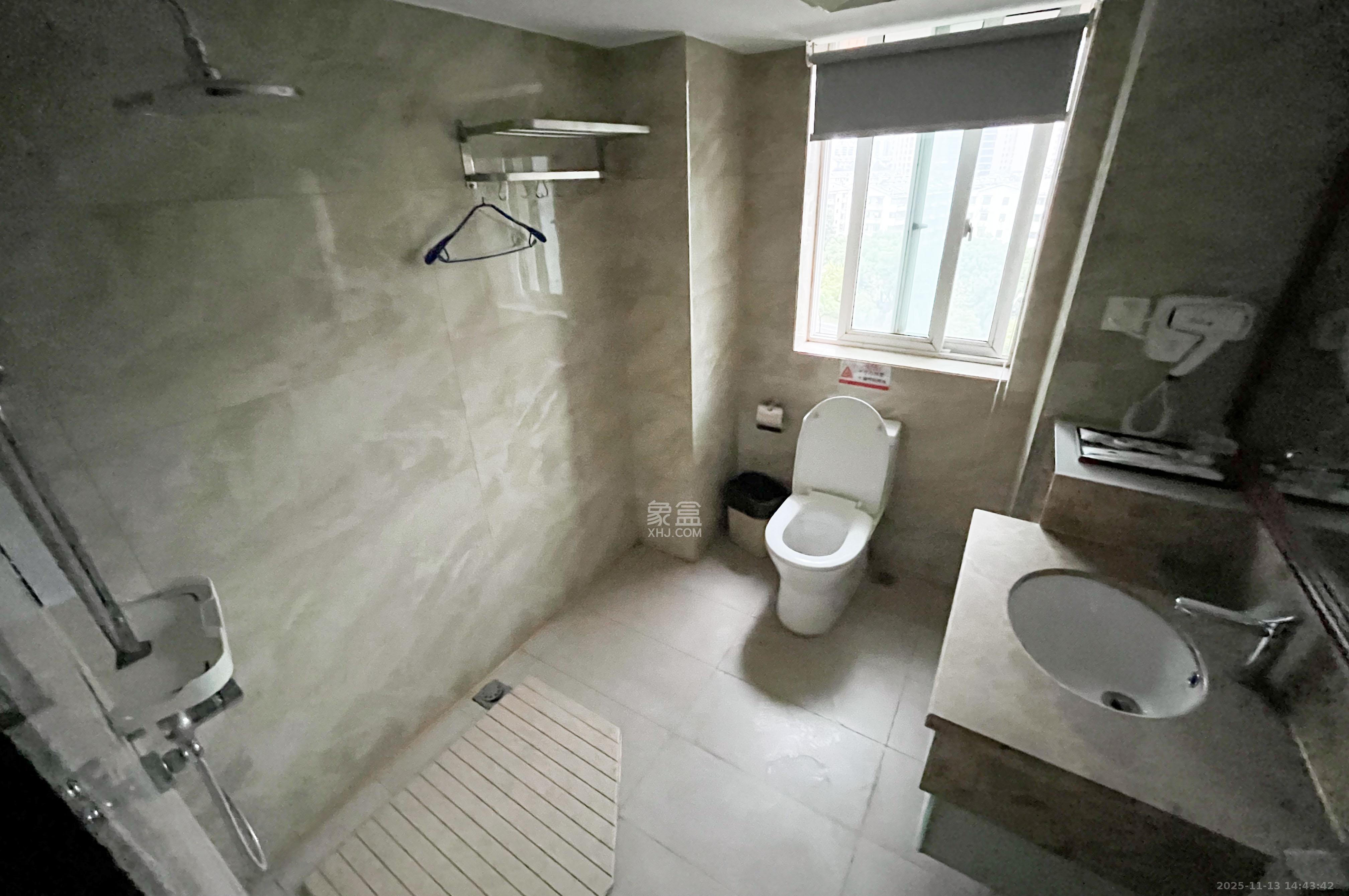 玛依拉山庄 2室1厅1卫 60.0万 玛依拉山庄 2室1厅1卫 60.0万卫生间