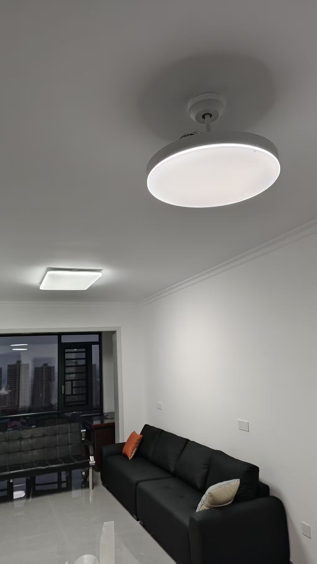 互助小区电梯房  1室0厅0卫    1600.0元/月室内图