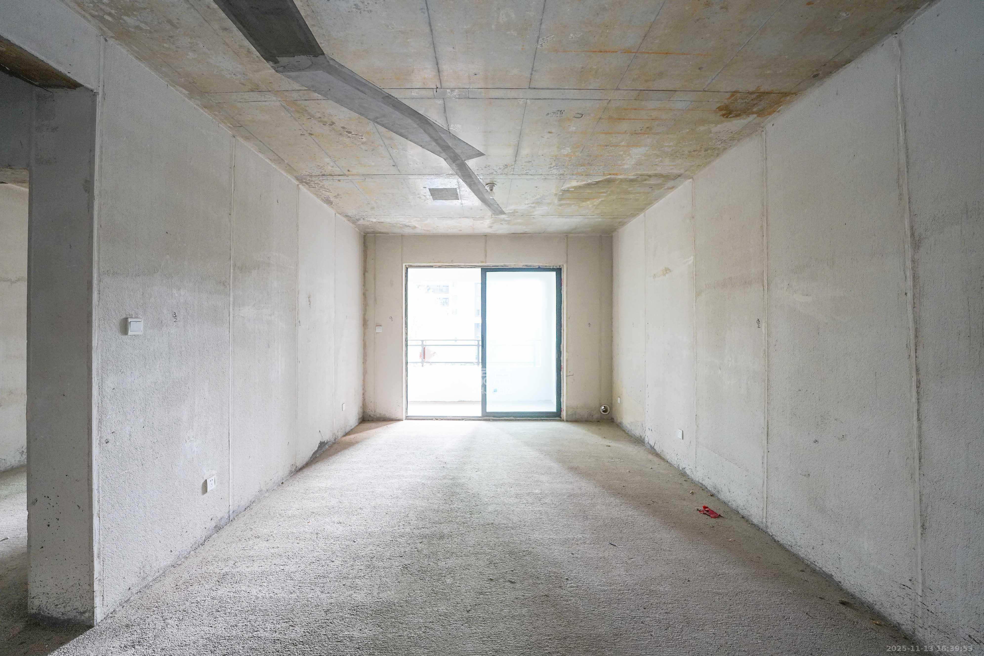 五矿万境蓝山 3室2厅2卫 103.0万 五矿万境蓝山 3室2厅2卫 103.0万客厅