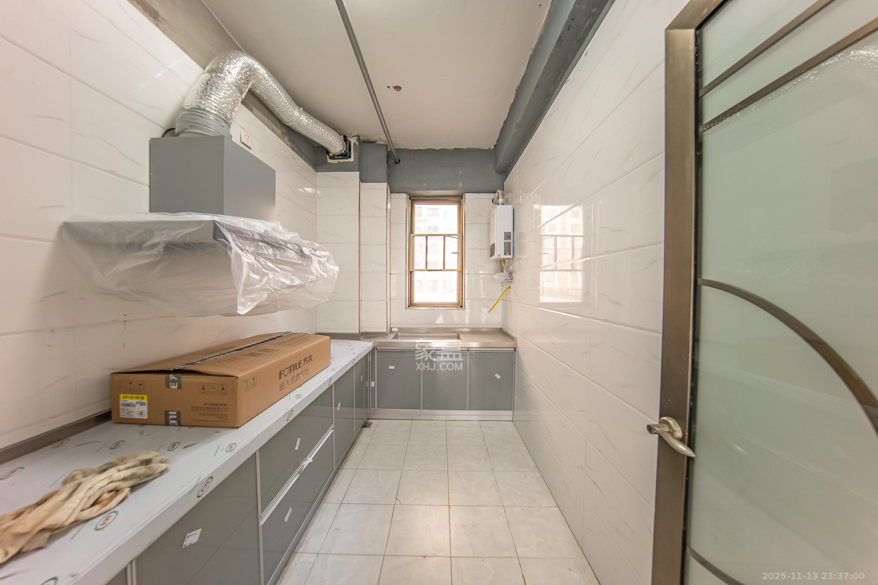 米兰春天  4室2厅2卫    75.8万厨房