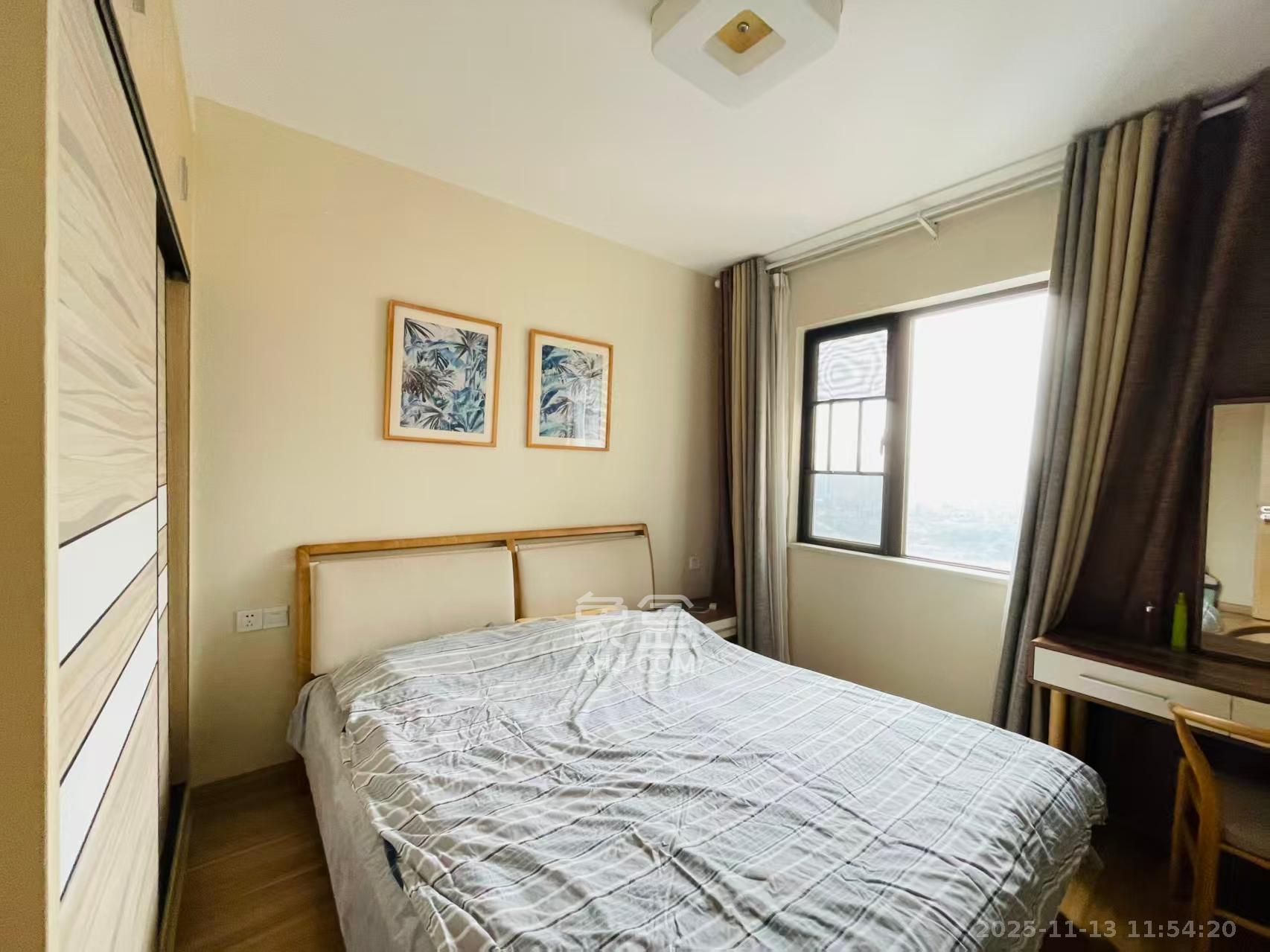 华润置地广场一期  3室2厅2卫    2200.0元/月户型图