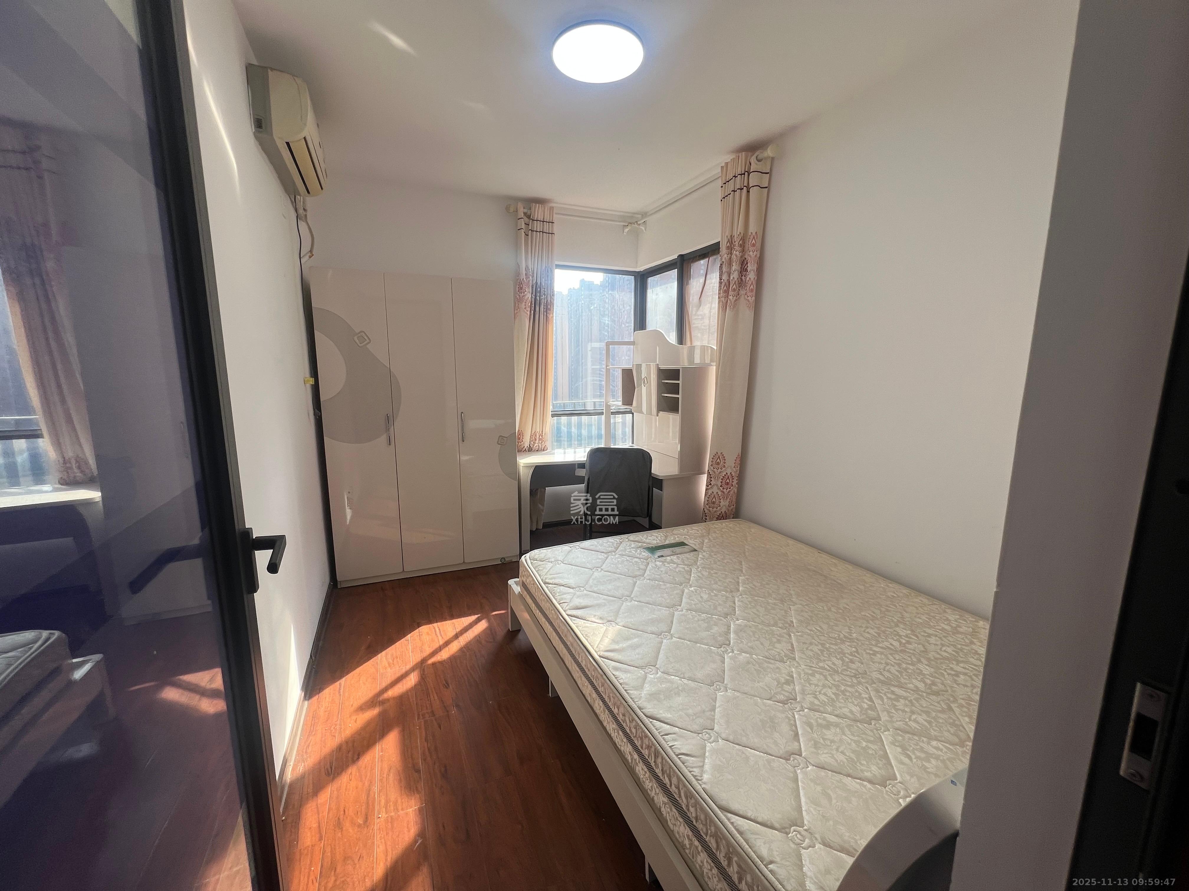 华润凤凰城二期  3室2厅1卫    2000.0元/月室内图