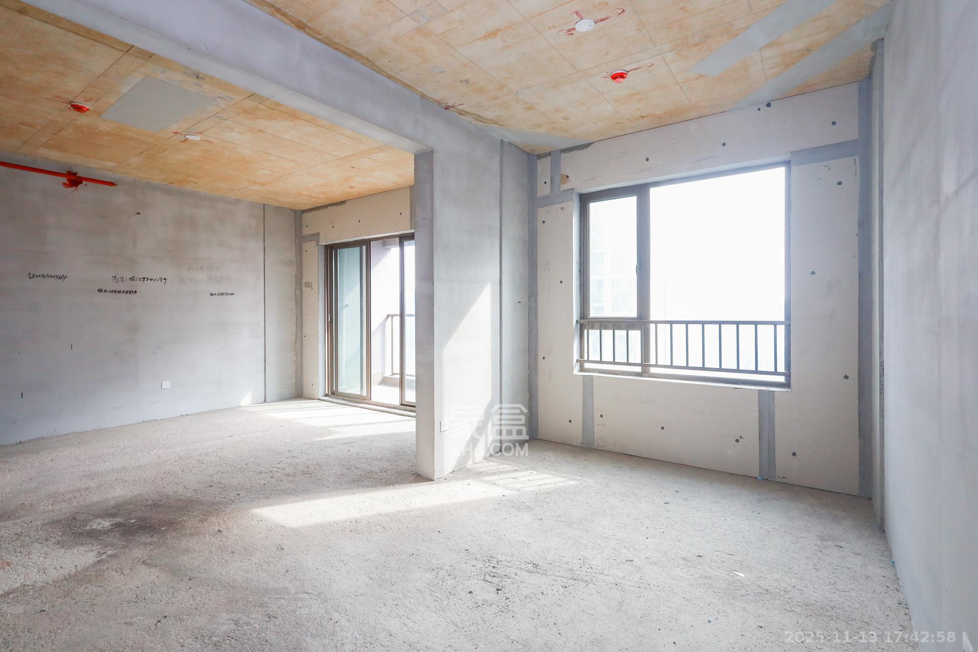 正荣滨江紫阙台  4室2厅2卫    199.0万卧室