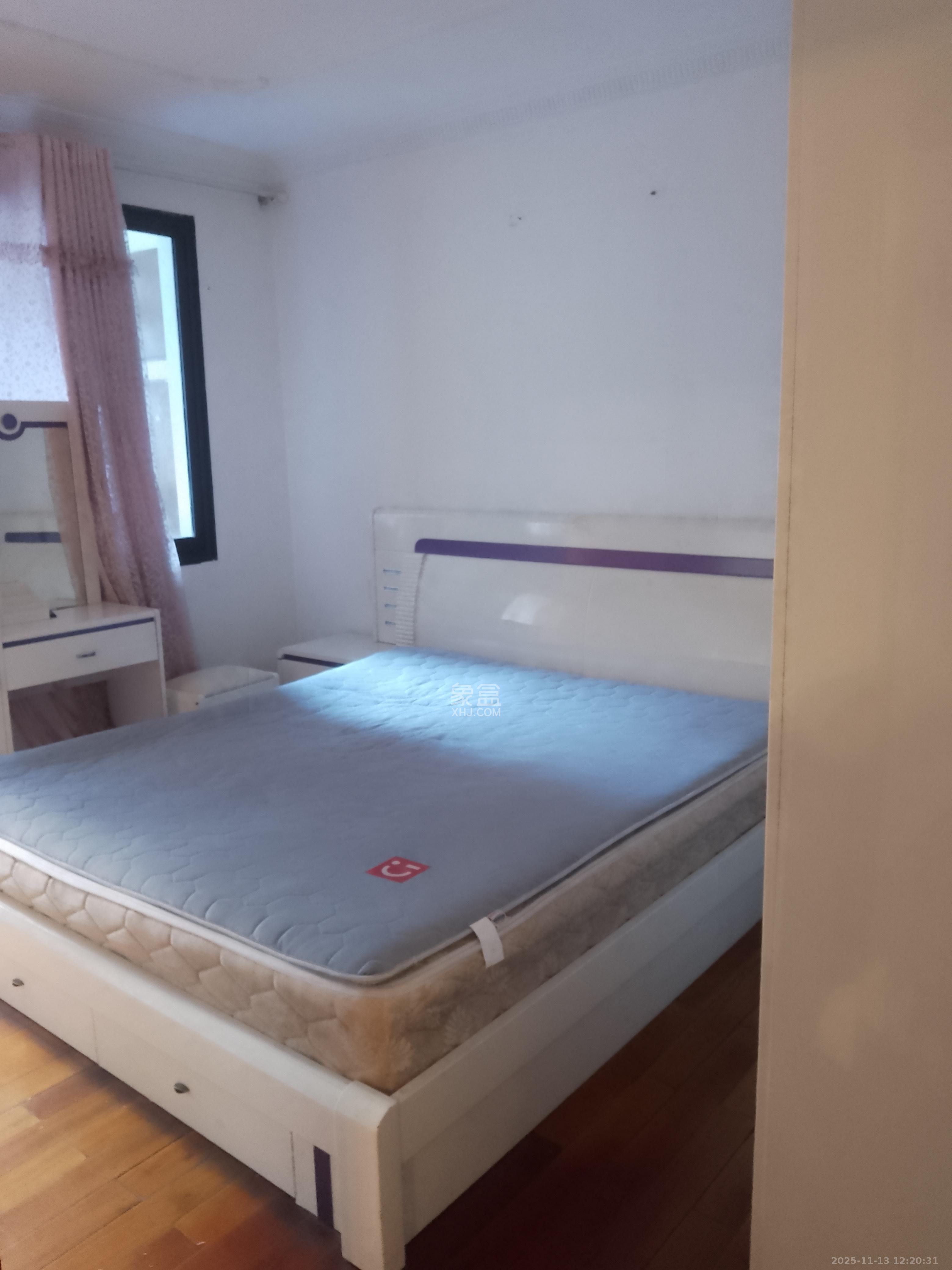 向东南社区  1室1厅1卫    1300.0元/月室内图