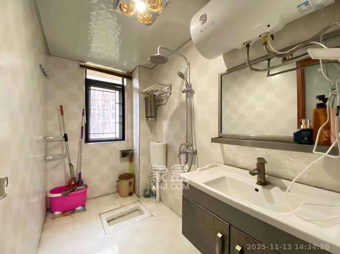 麓谷明珠  4室2厅2卫    3000.0元/月室内图