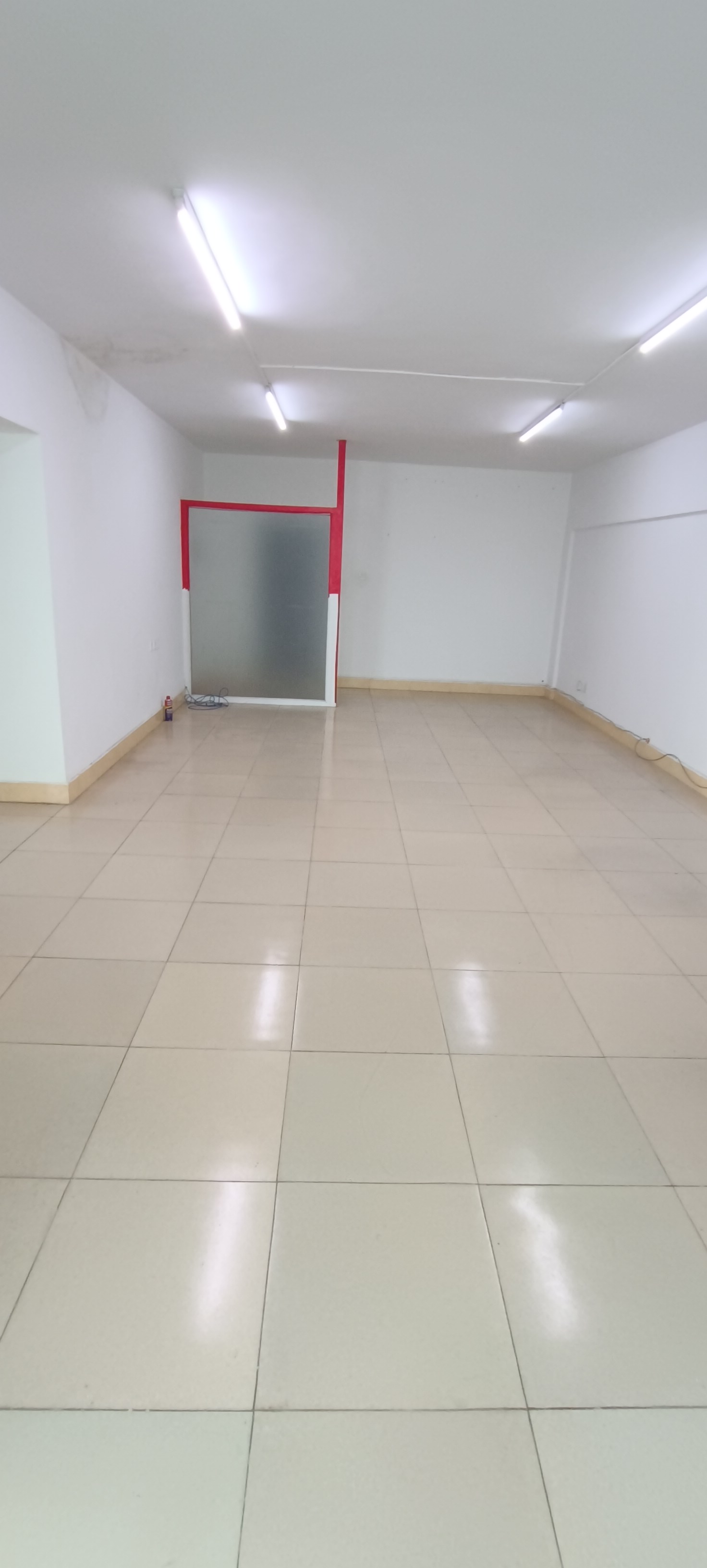 海南国际贸易商务大厦  2室2厅1卫    1900.0元/月