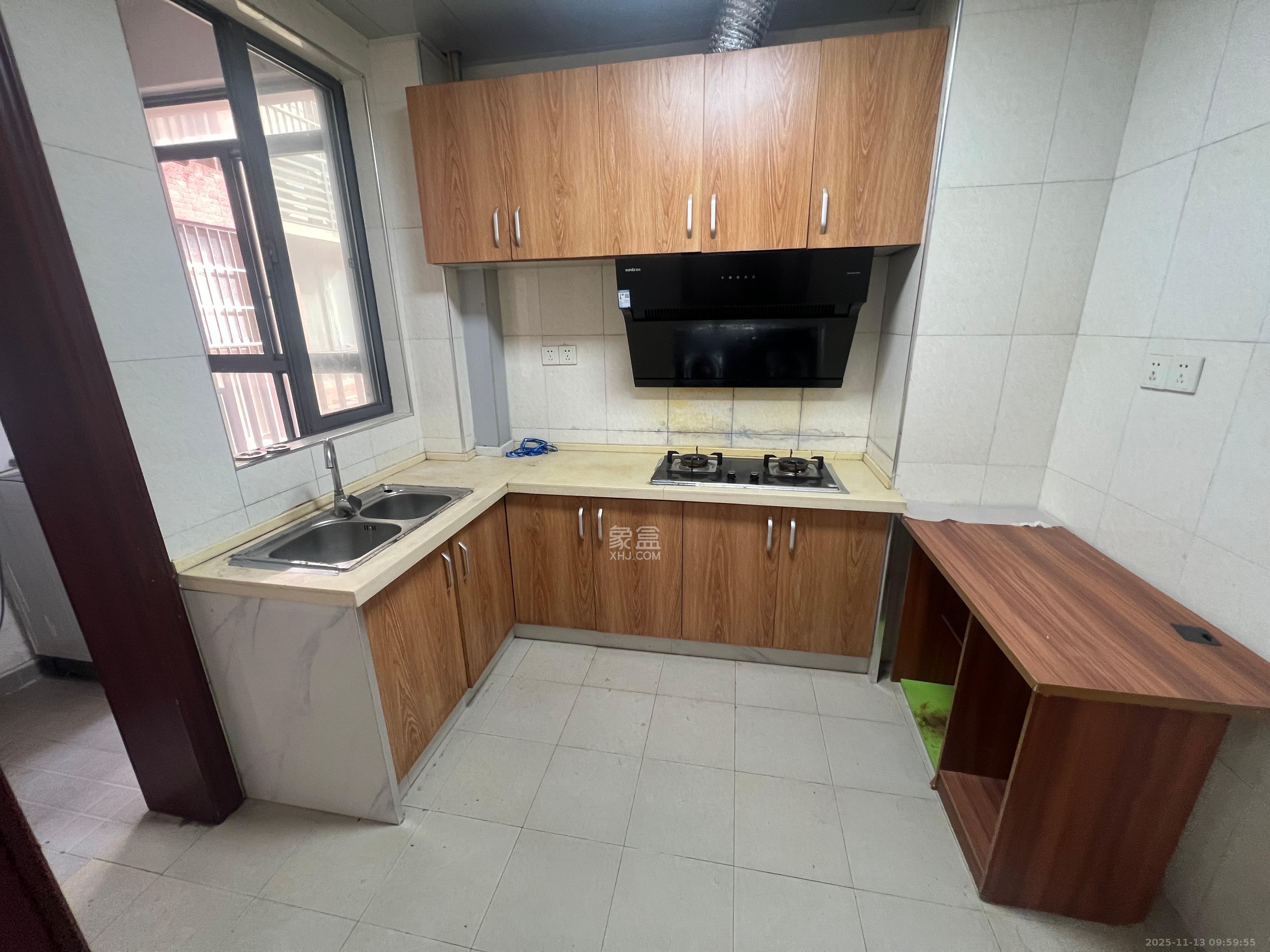 华润凤凰城二期  3室2厅1卫    2000.0元/月室内图