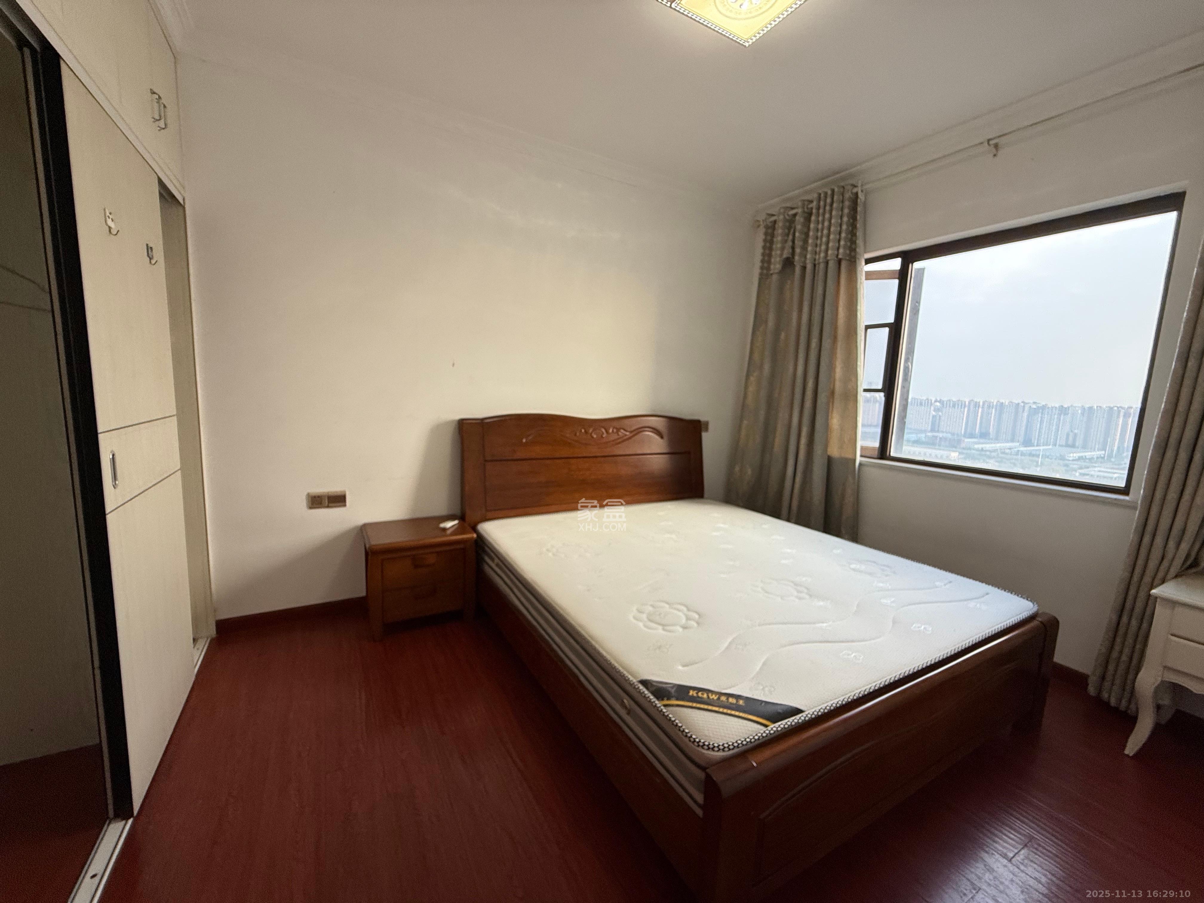 华润置地广场二期  3室2厅1卫    2200.0元/月室内图