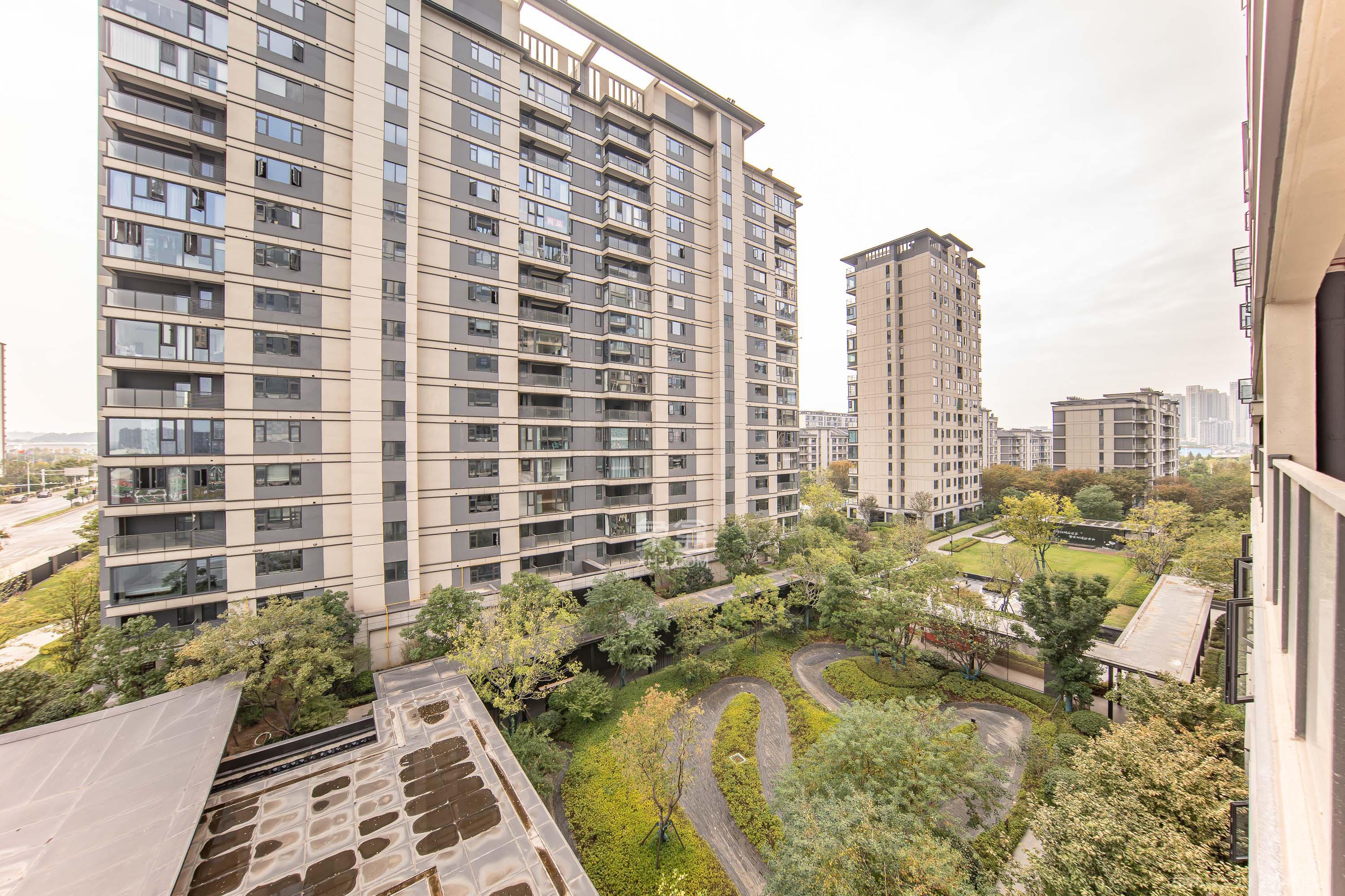 城发恒伟洋湖映2009  4室2厅1卫    248.0万其他