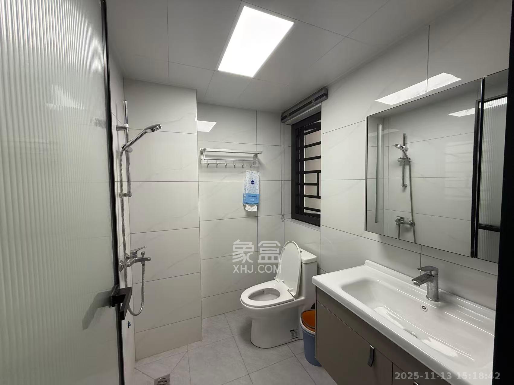 洋湖明园二期  3室2厅2卫    2300.0元/月室内图