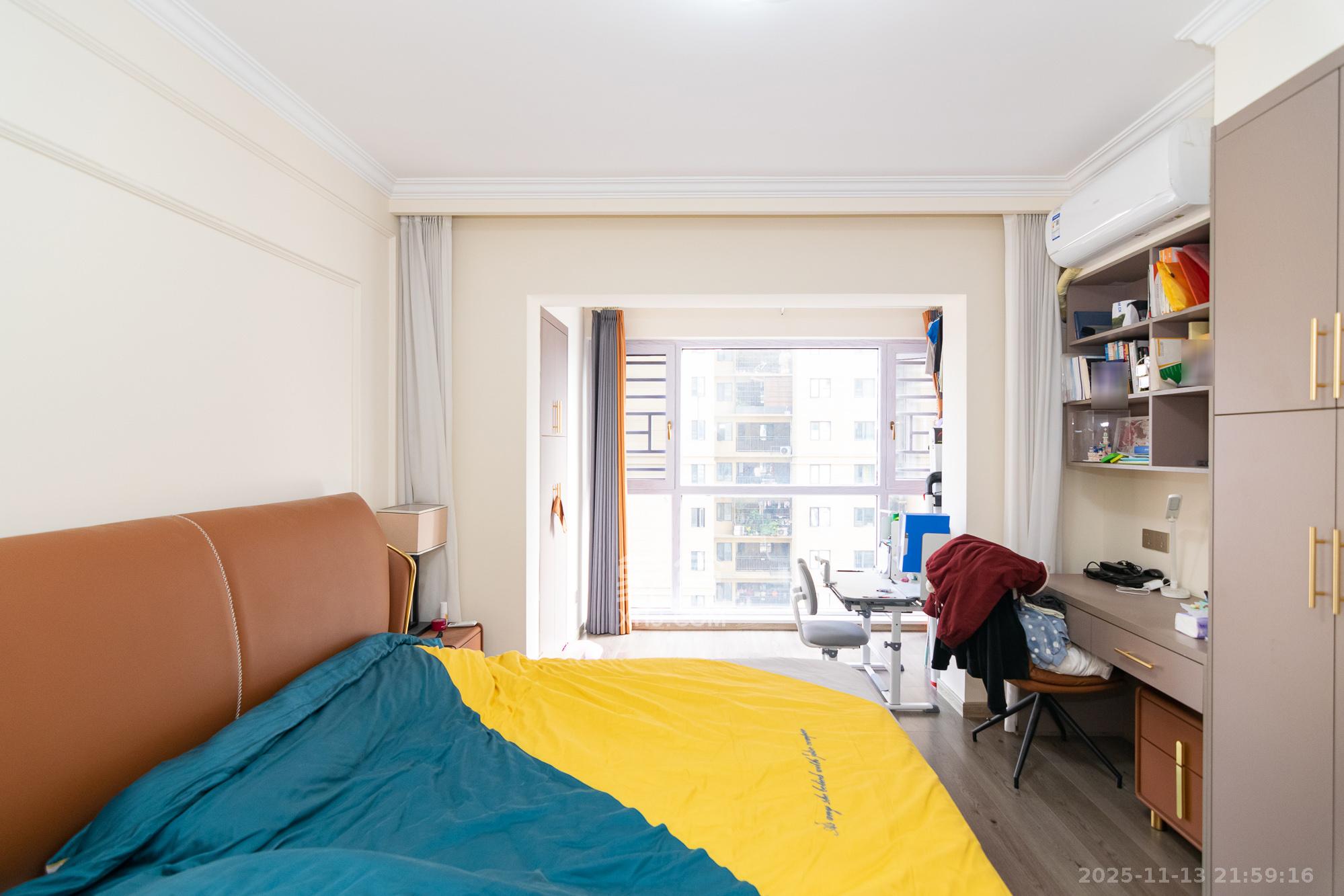 澳海澜庭 4室2厅2卫 108.0万 澳海澜庭 4室2厅2卫 108.0万卧室