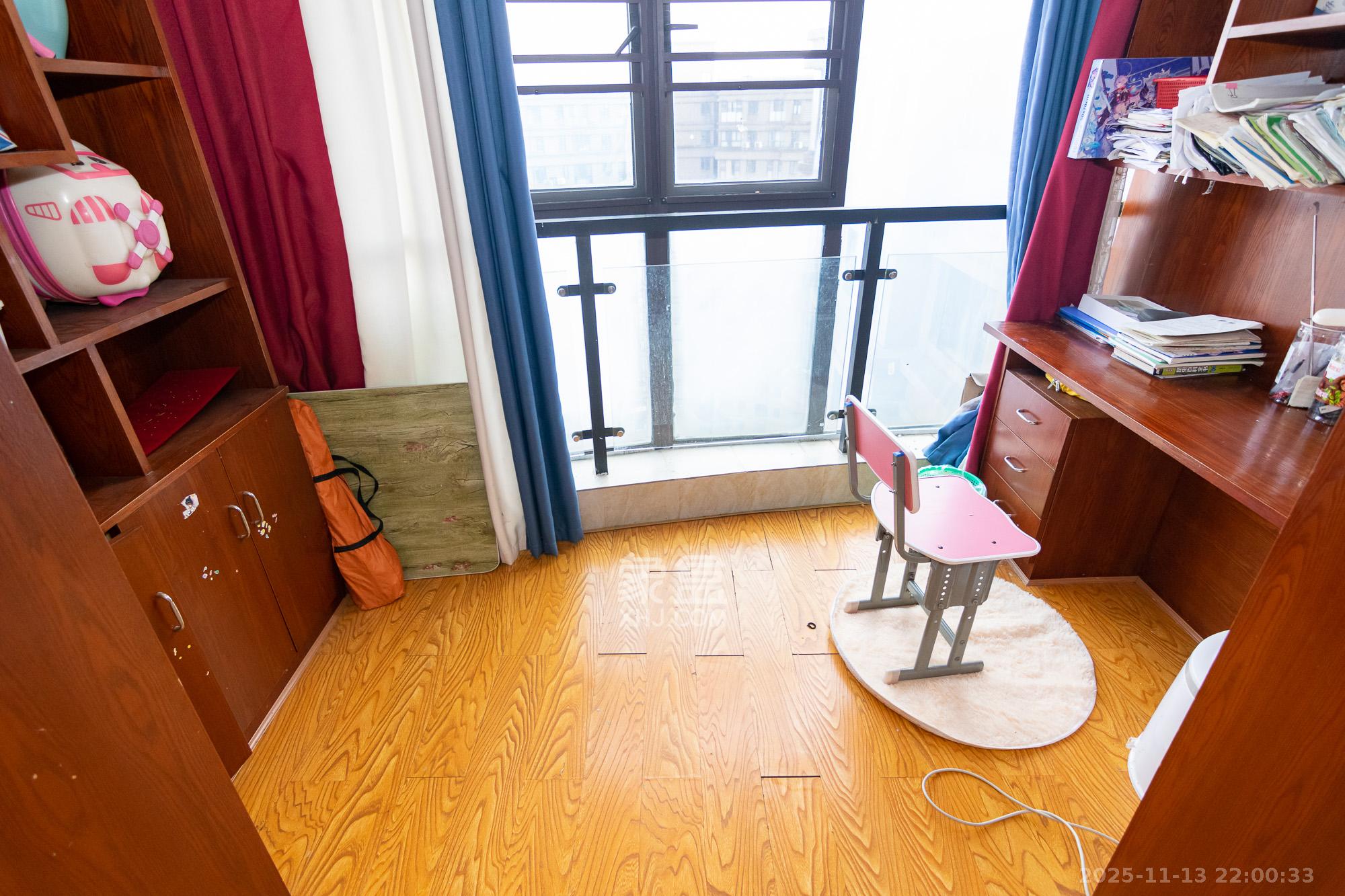 润和紫郡一期  5室2厅2卫    95.0万阳台