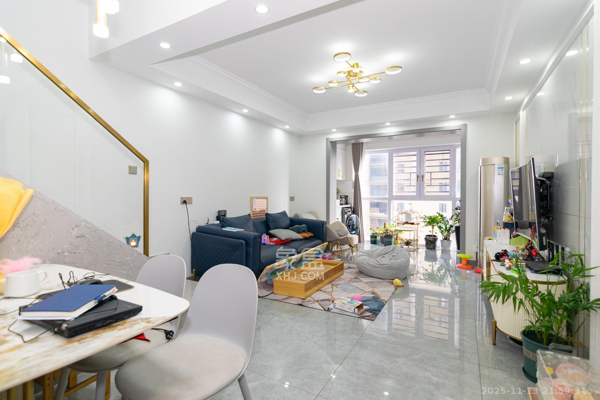 澳海澜庭 4室2厅2卫 108.0万 澳海澜庭 4室2厅2卫 108.0万客厅