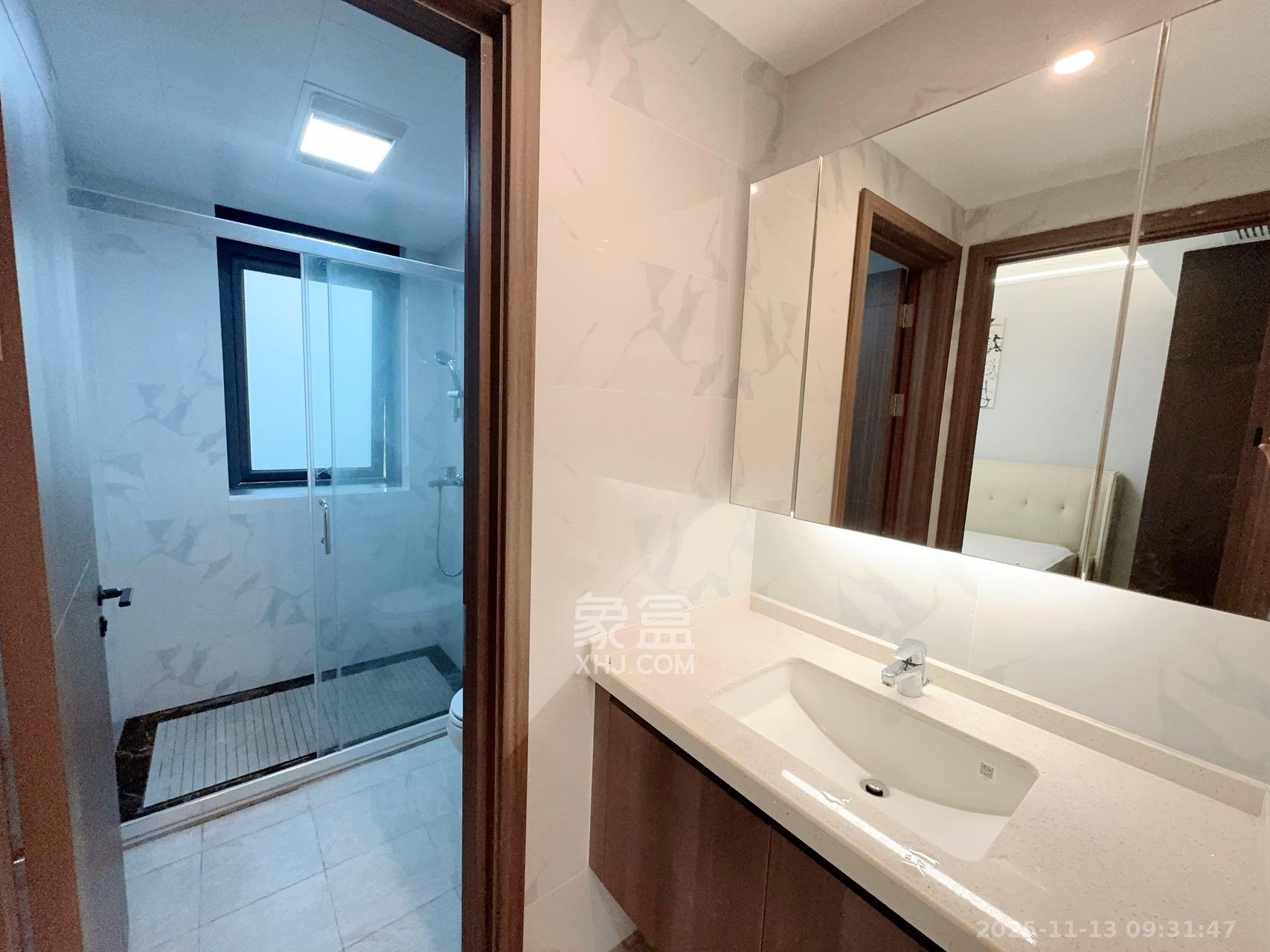 绿地V岛  4室1厅2卫    4800.0元/月室内图