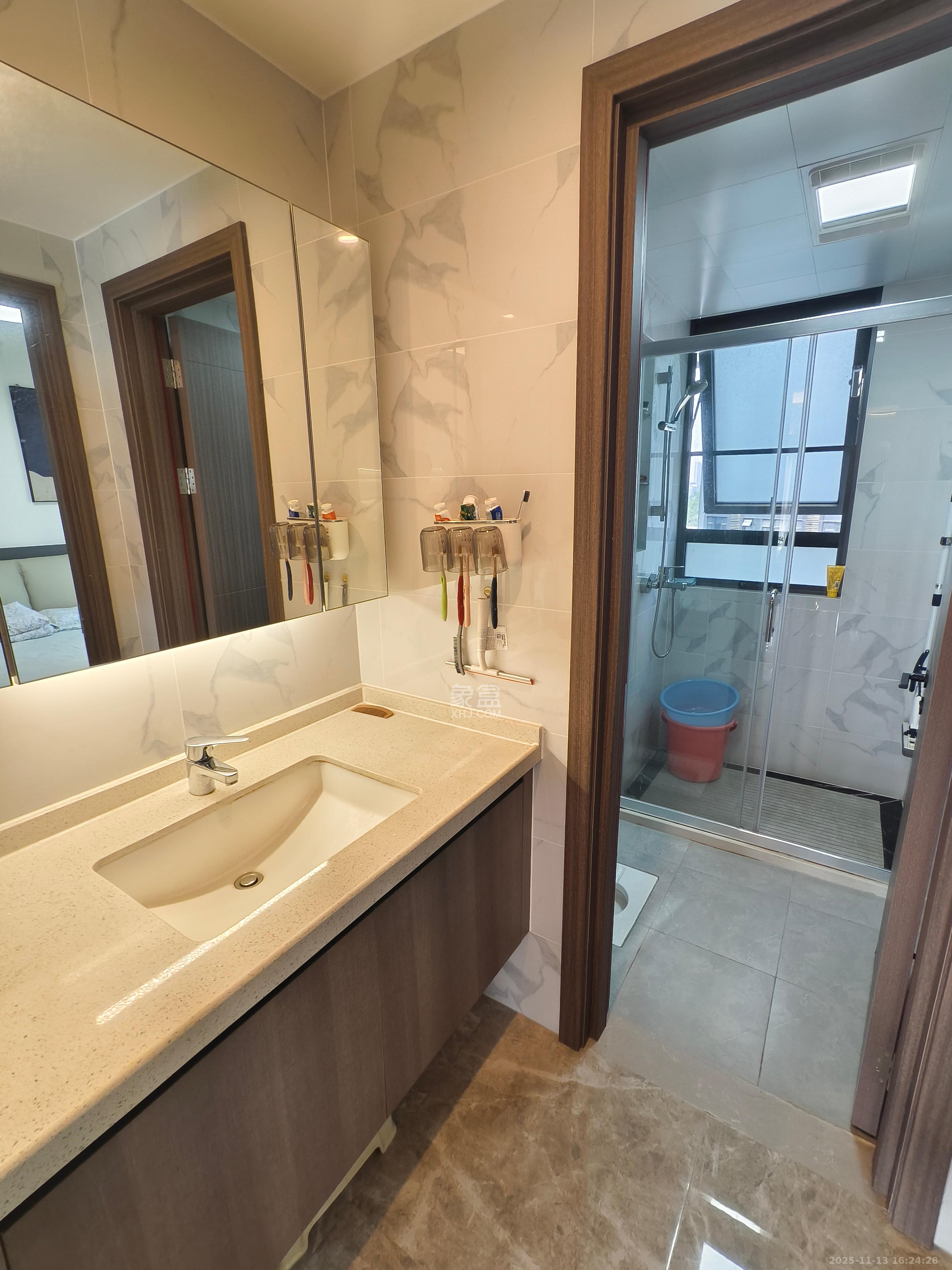 绿地V岛 4室2厅2卫 10000.0元/月 绿地V岛 4室2厅2卫 10000.0元/月室内图