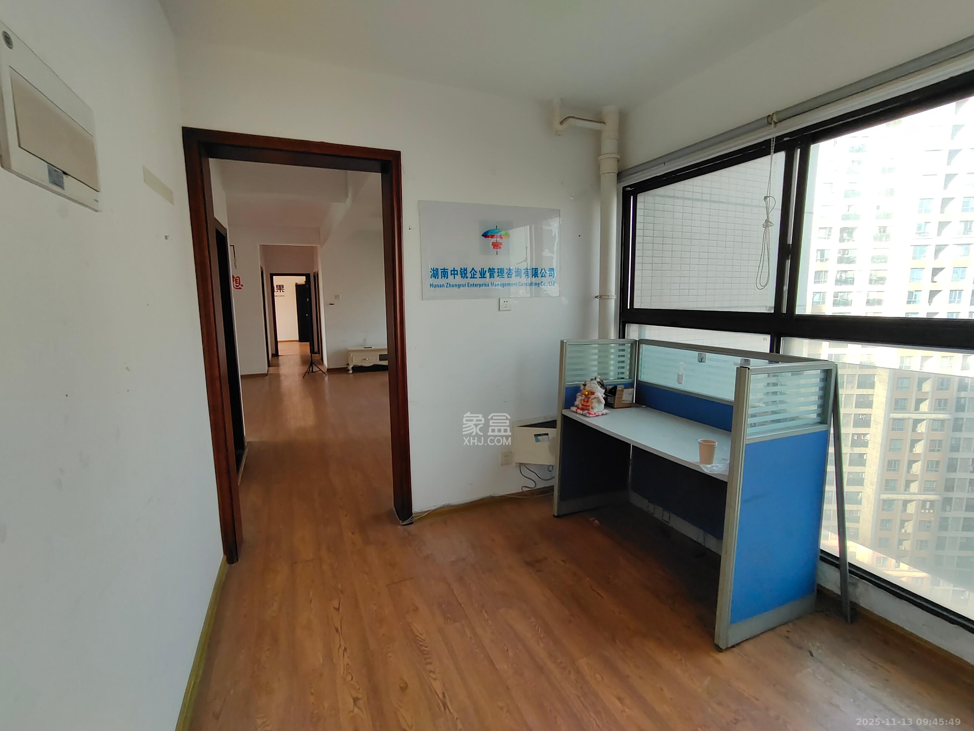 达美D6区  4室1厅2卫    3900.0元/月室内图