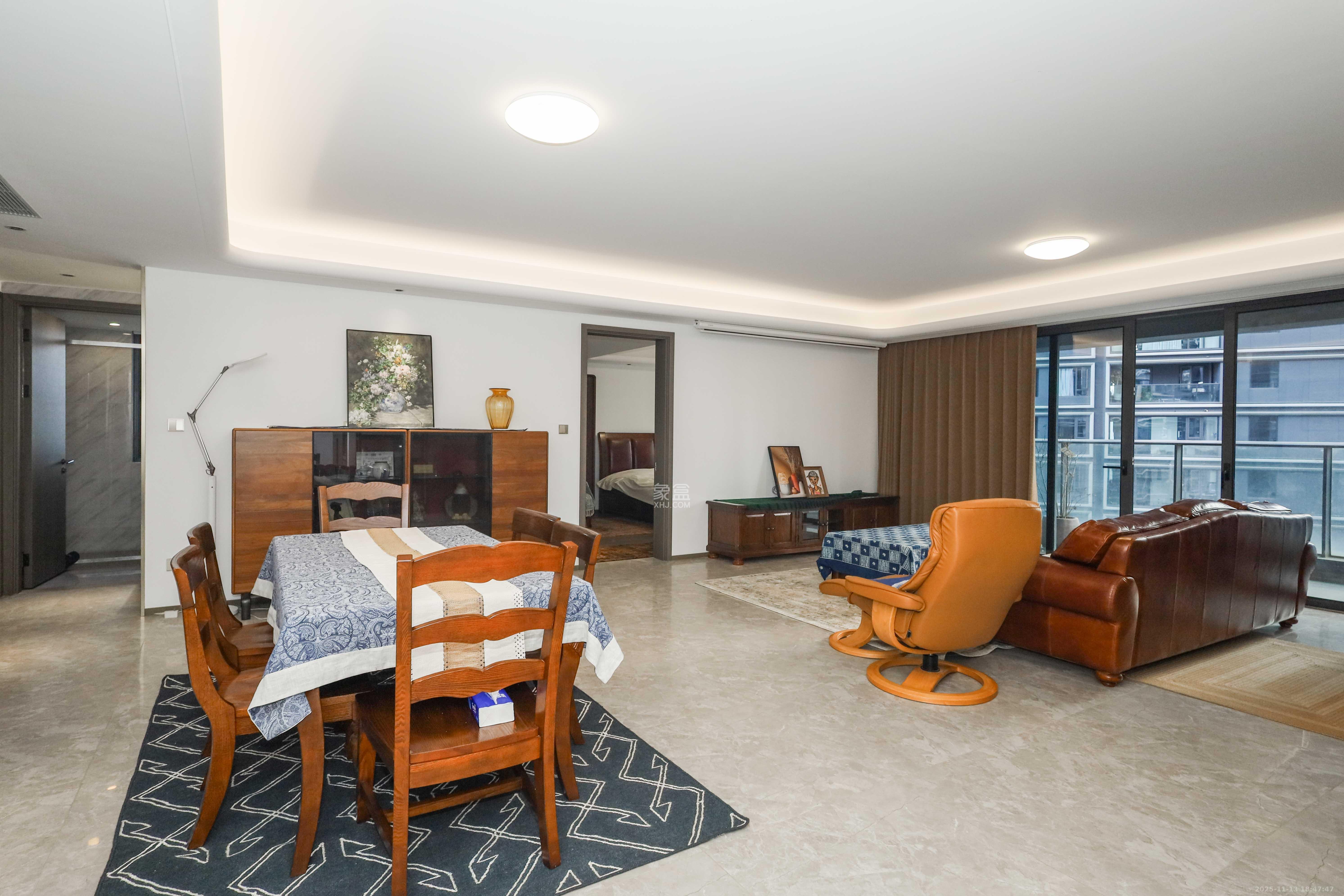 绿城招商桂语雲峯  4室2厅2卫    380.0万客厅