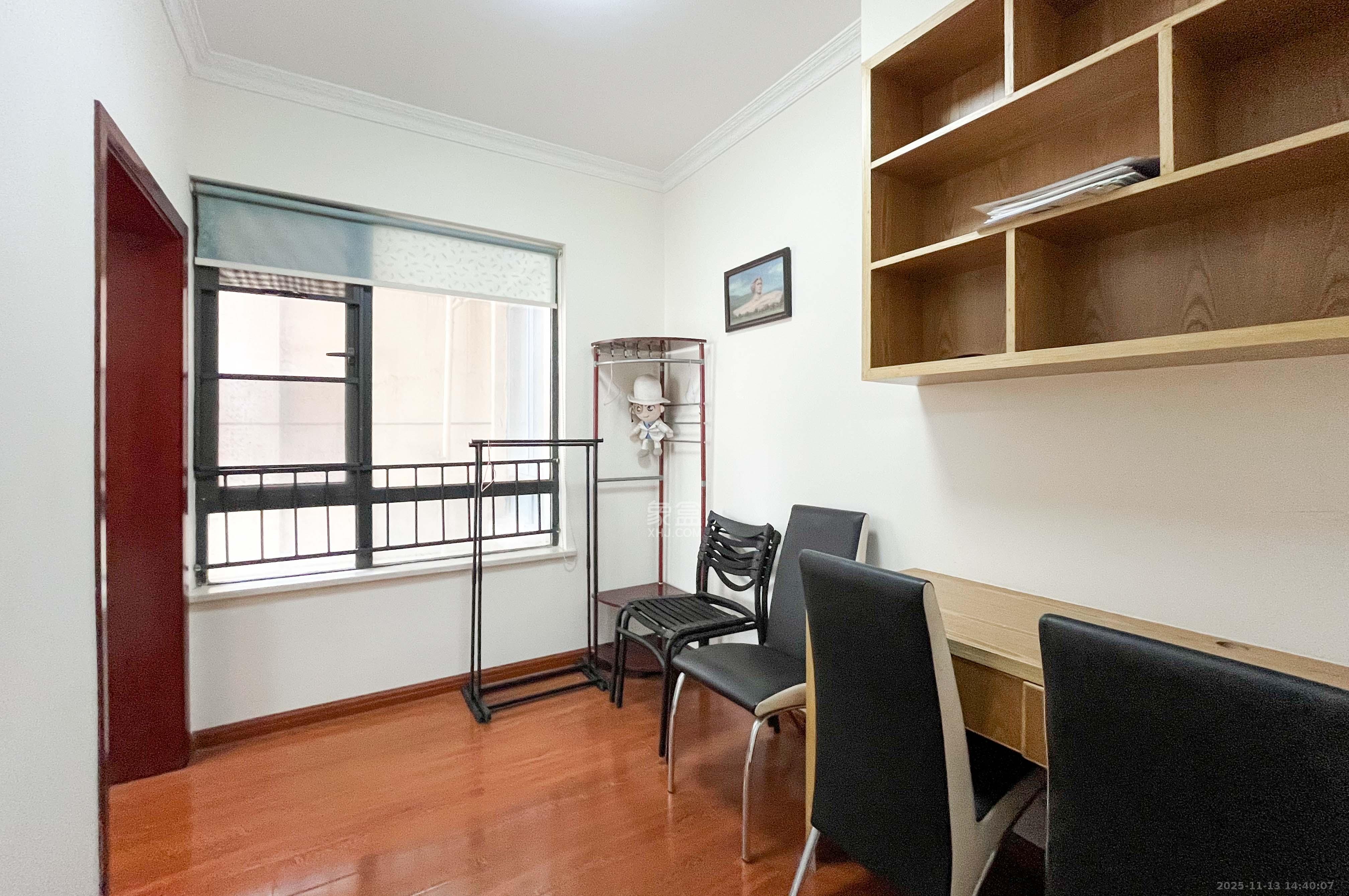 中海梅溪湖壹号  3室2厅1卫    120.0万其他