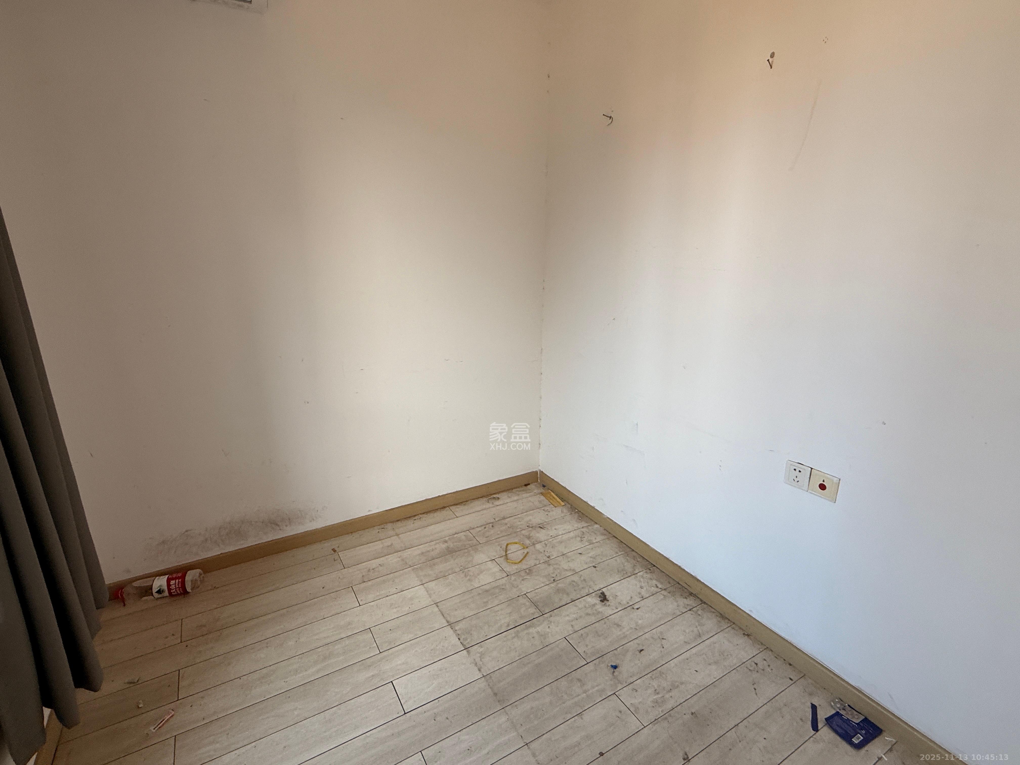 启迪协信中心  2室1厅1卫    2300.0元/月室内图