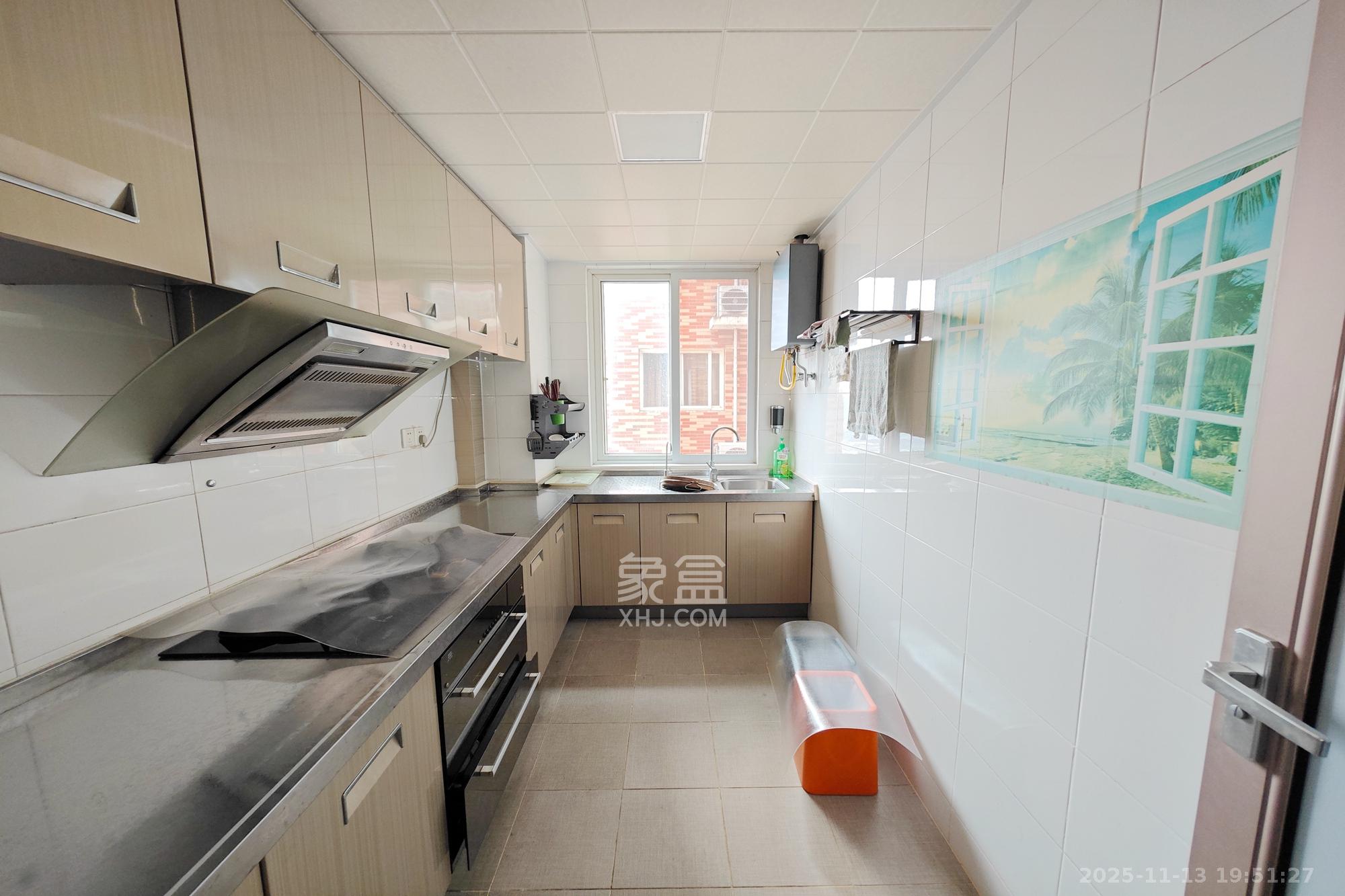 明星村  2室2厅2卫    121.0万厨房