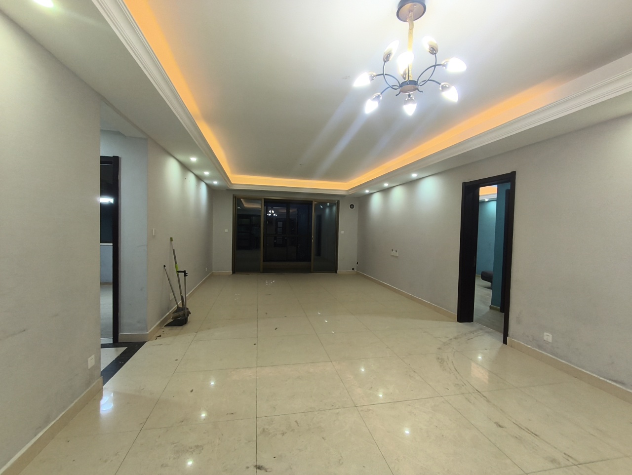 碧桂园 4室2厅3卫 2500.0元/月 碧桂园 4室2厅3卫 2500.0元/月室内图