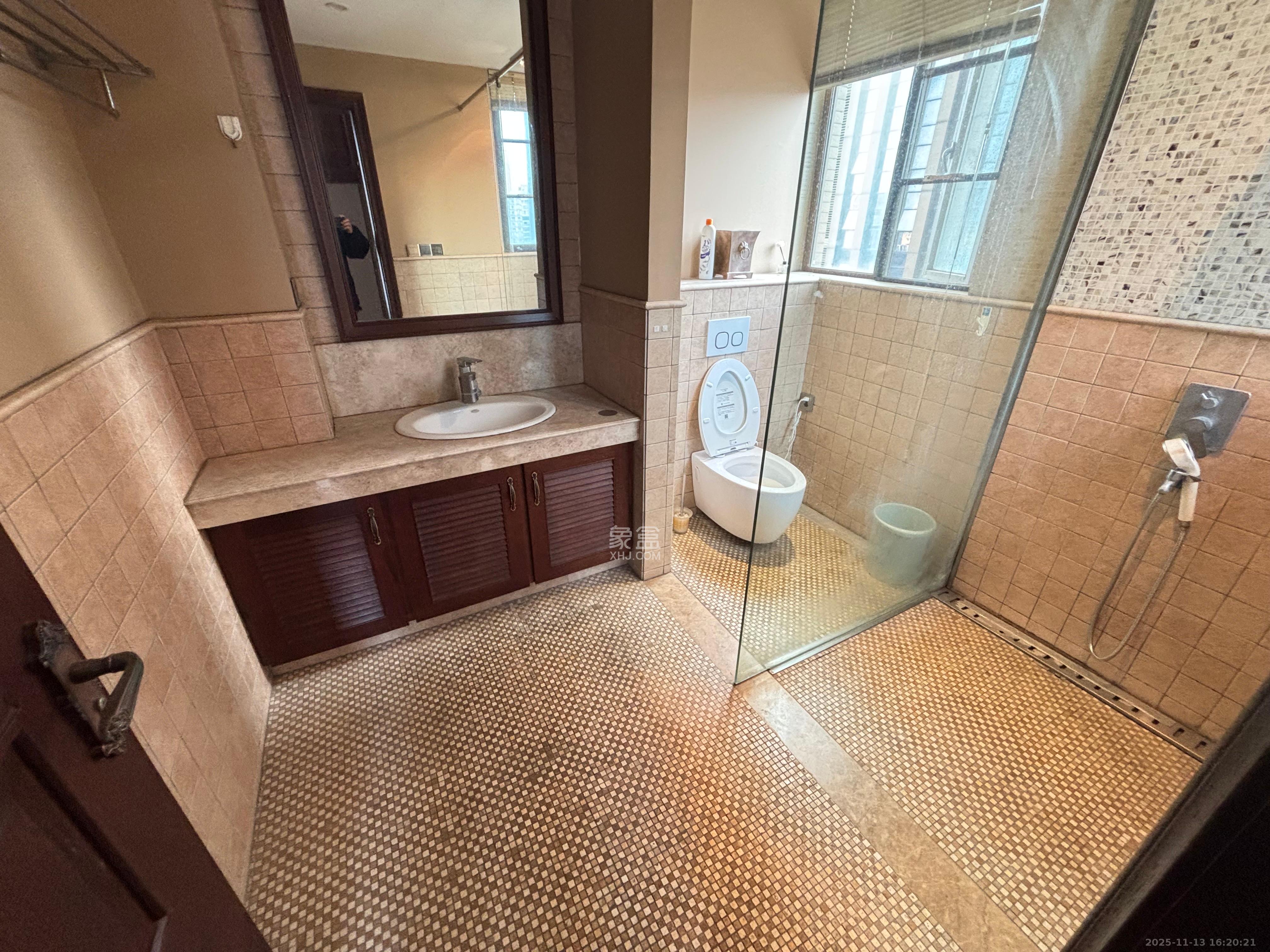 第六都（陆都小区）  4室2厅2卫    5000.0元/月室内图