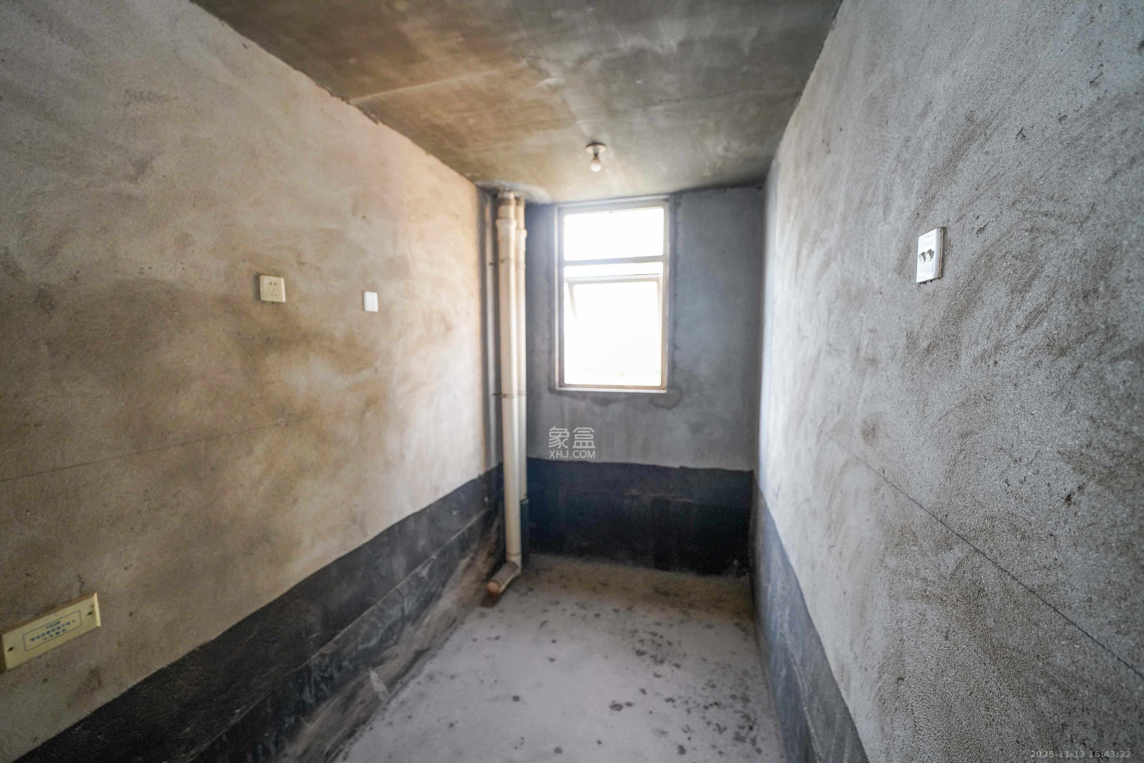 汇金城/嘉华城一期 5室2厅2卫 158.0万 汇金城/嘉华城一期 5室2厅2卫 158.0万卫生间