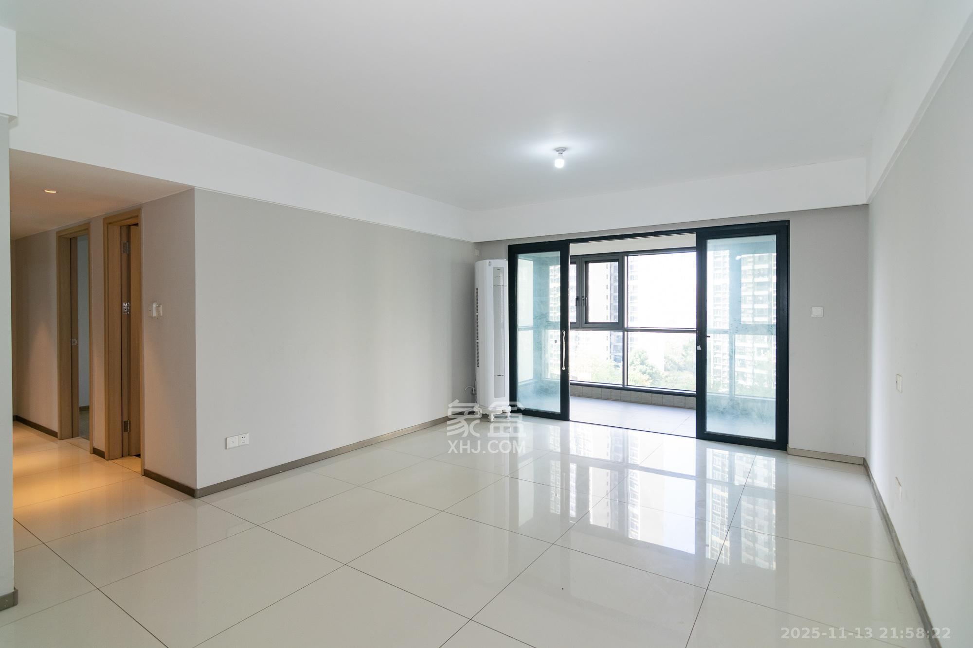 时代年华 4室2厅2卫 100.0万 时代年华 4室2厅2卫 100.0万客厅