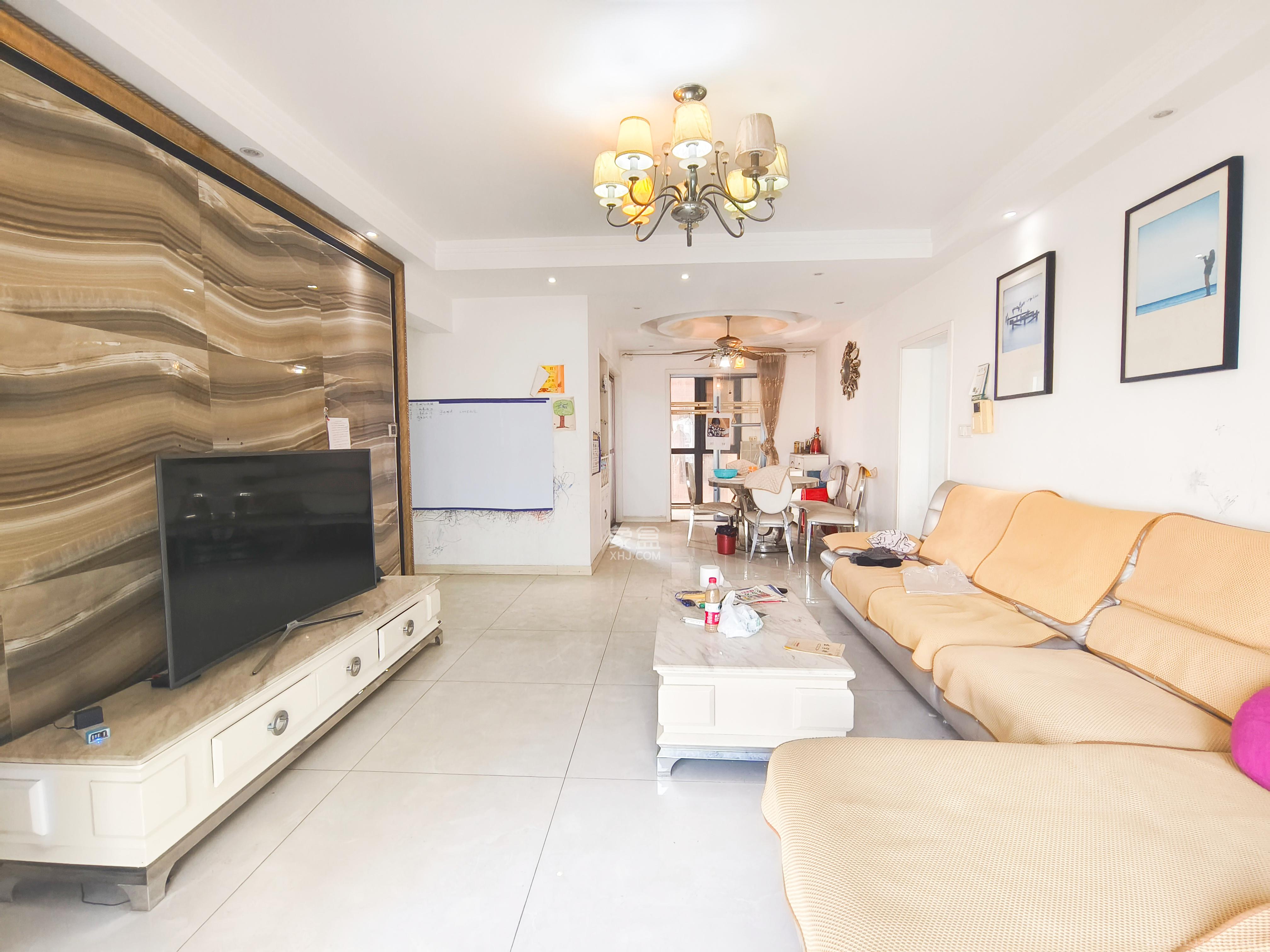 盛地尊域  4室2厅2卫    2200.0元/月