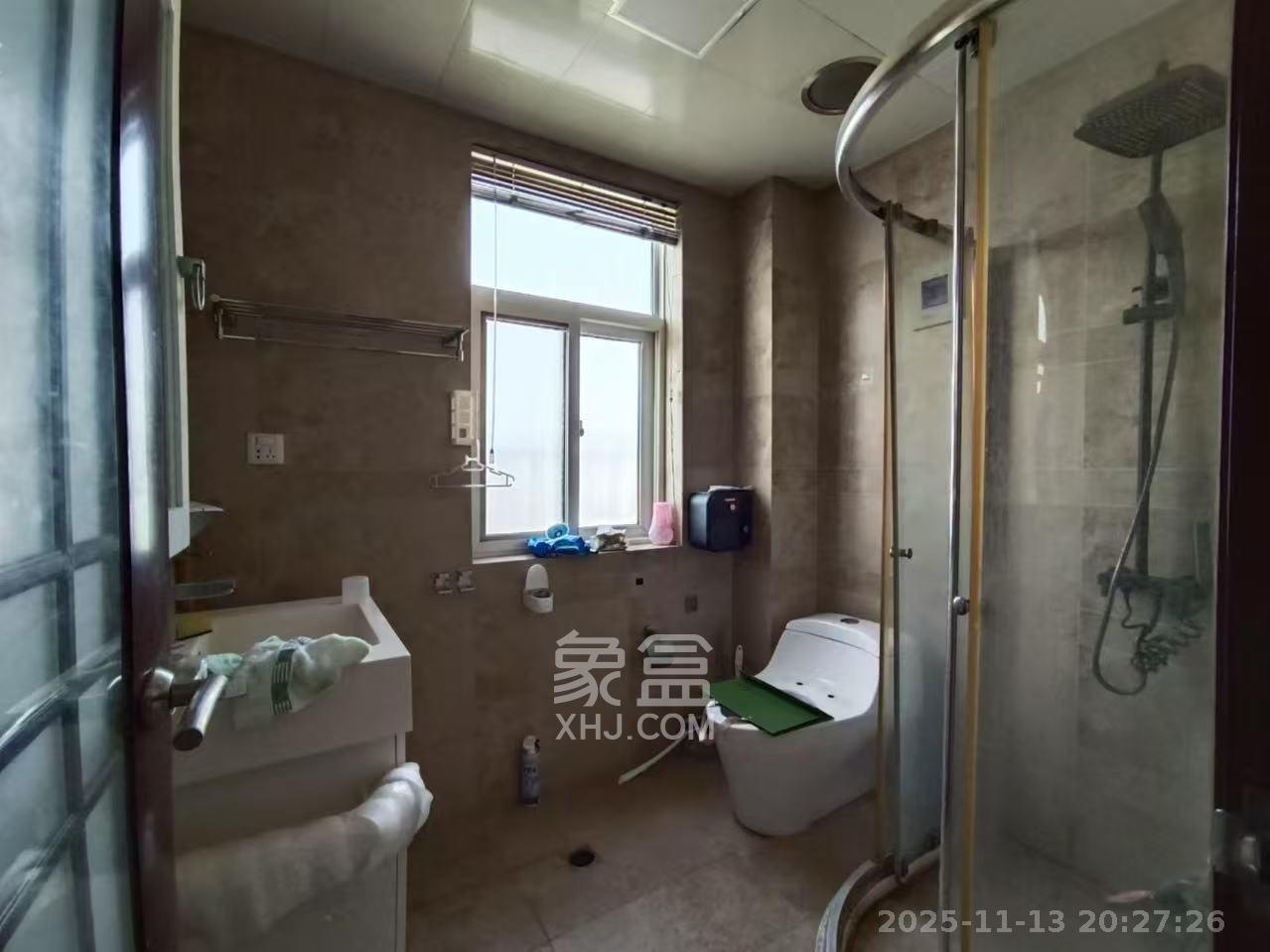 嘉盛华庭（一期、二期、三期）  4室2厅2卫    5500.0元/月室内图