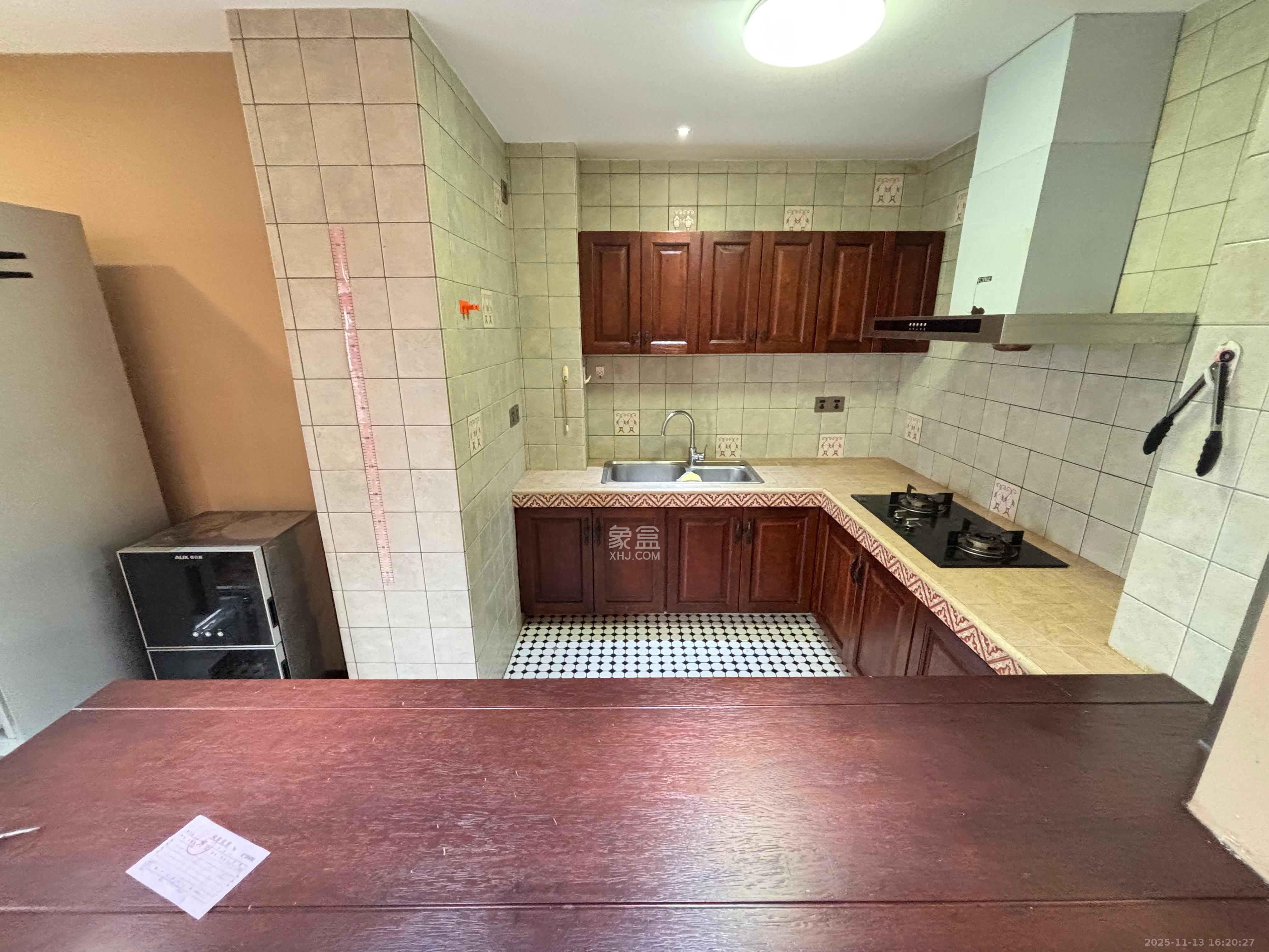 第六都（陆都小区）  4室2厅2卫    5000.0元/月室内图