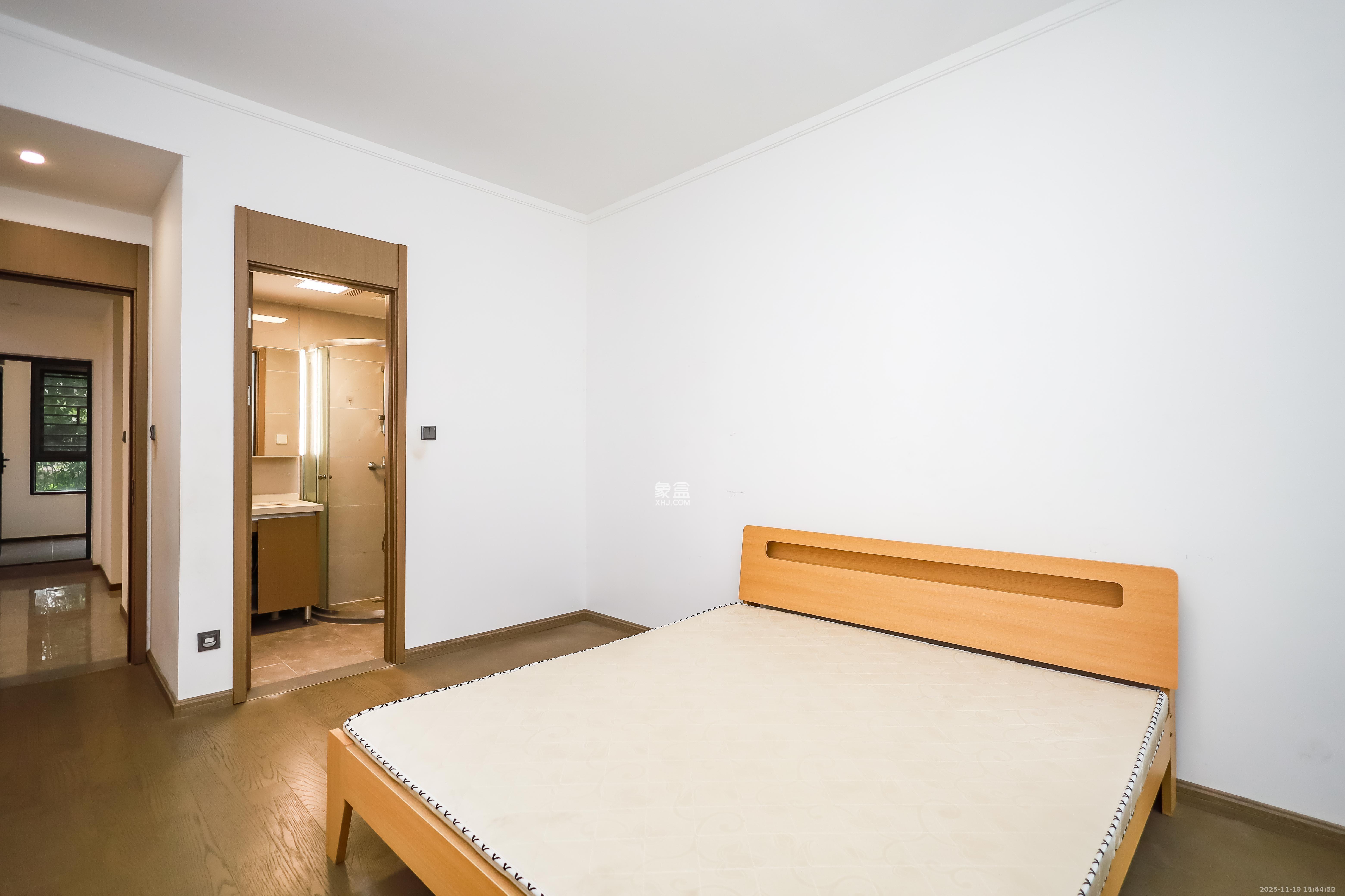 招商雍山湖  4室2厅2卫    3200.0元/月室内图