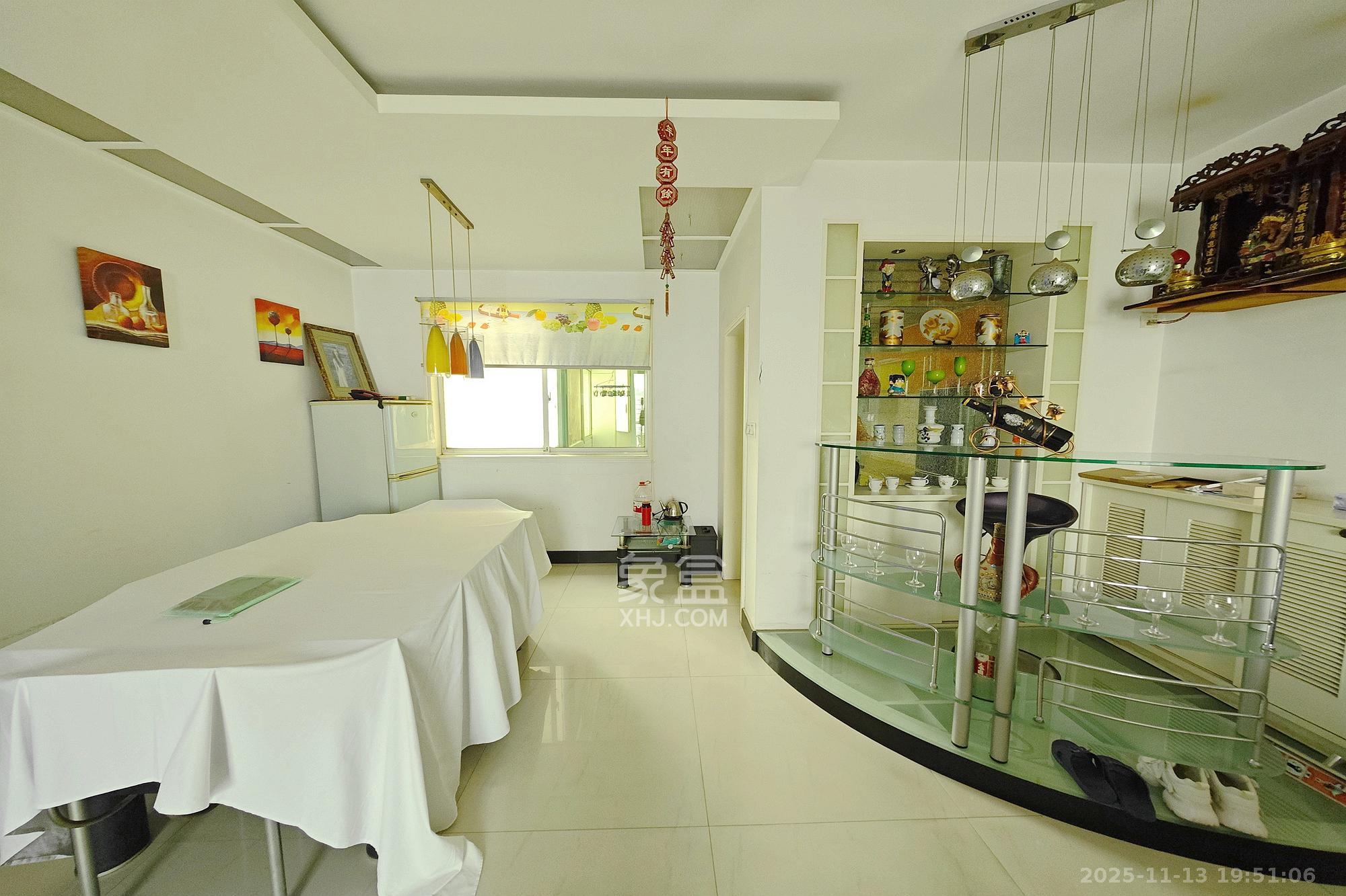 名都花园  3室2厅2卫    86.0万客厅