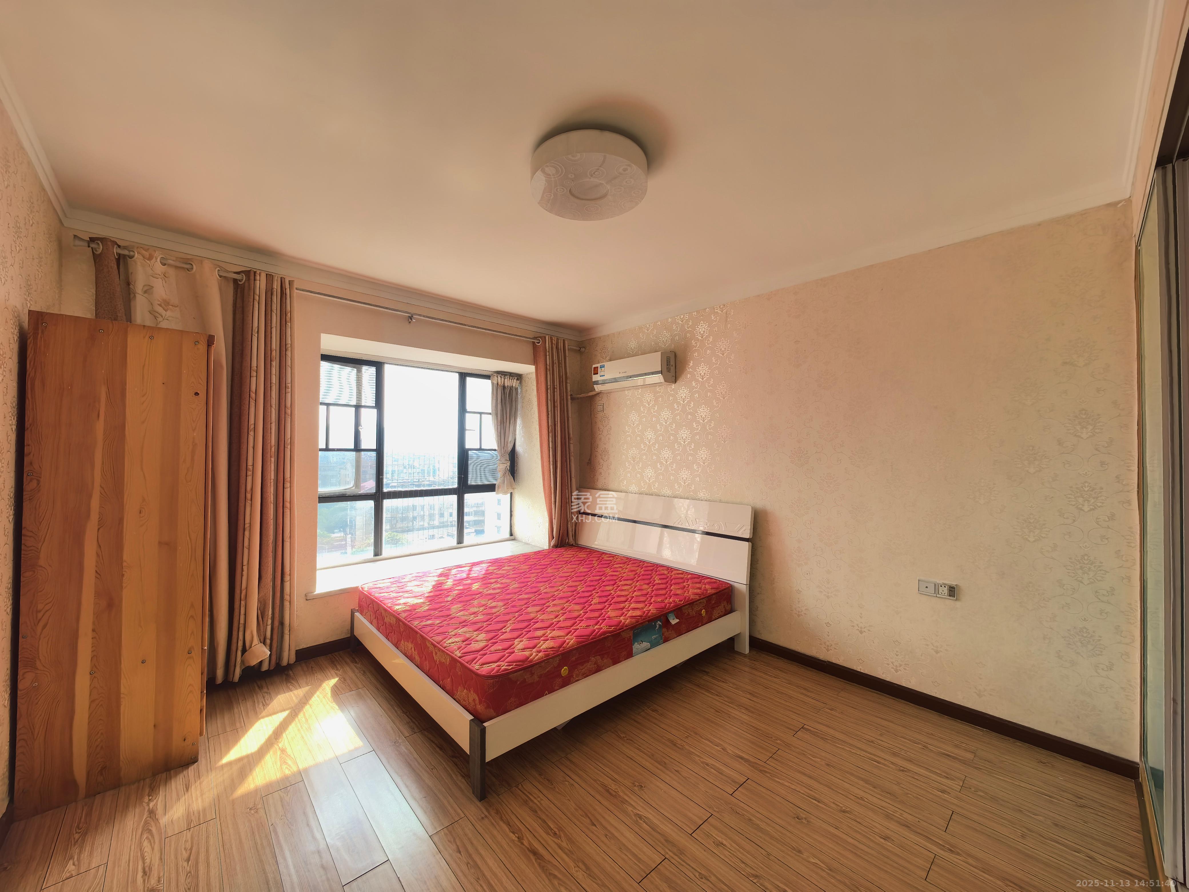 裕丰新城国际 3室2厅2卫 58.8万 裕丰新城国际 3室2厅2卫 58.8万客厅