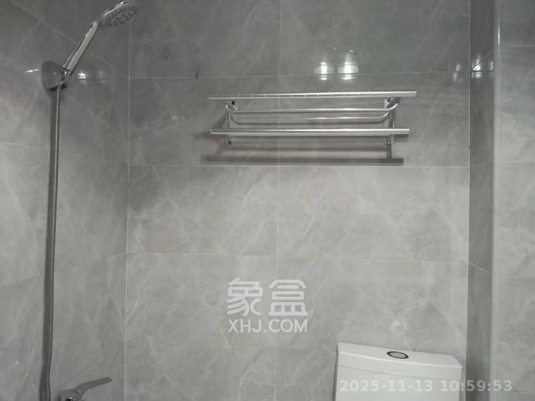 八方小区B区  3室2厅2卫    3800.0元/月室内图