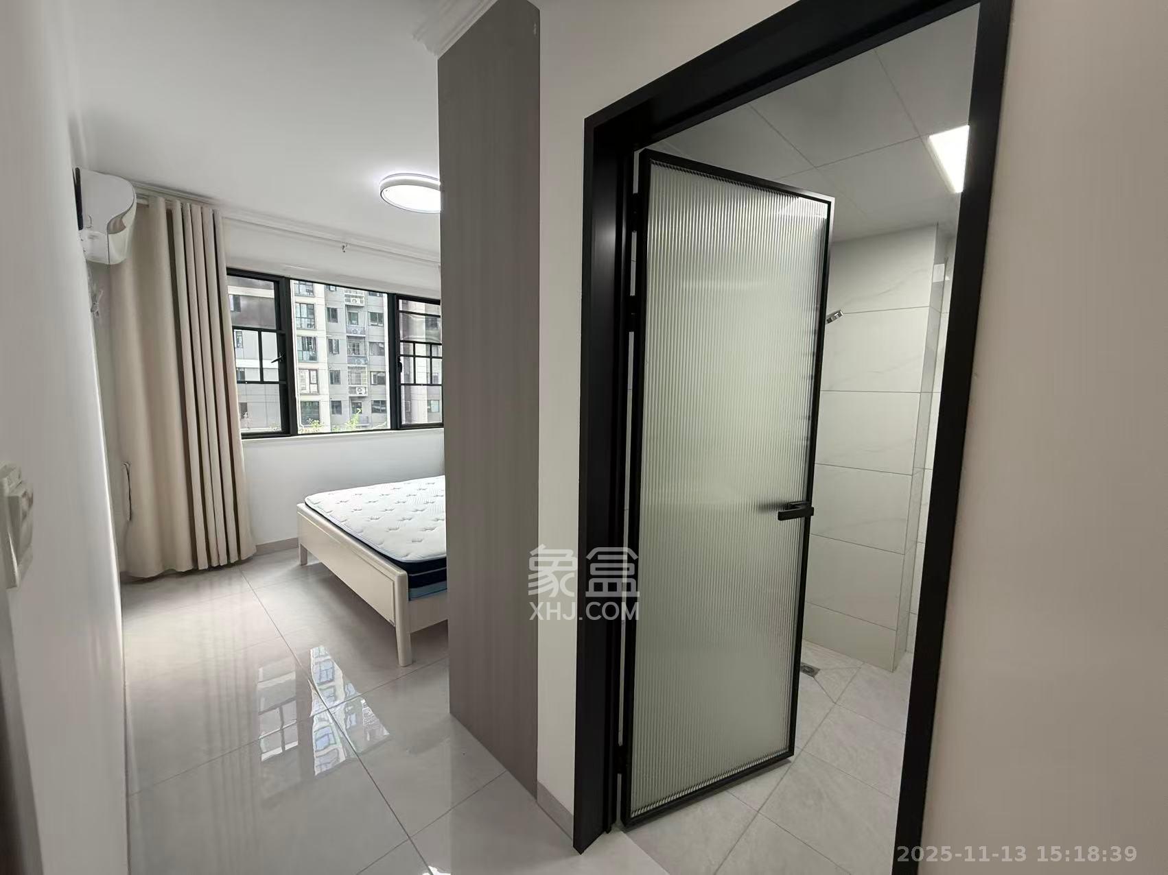 洋湖明园二期  3室2厅2卫    2300.0元/月室内图