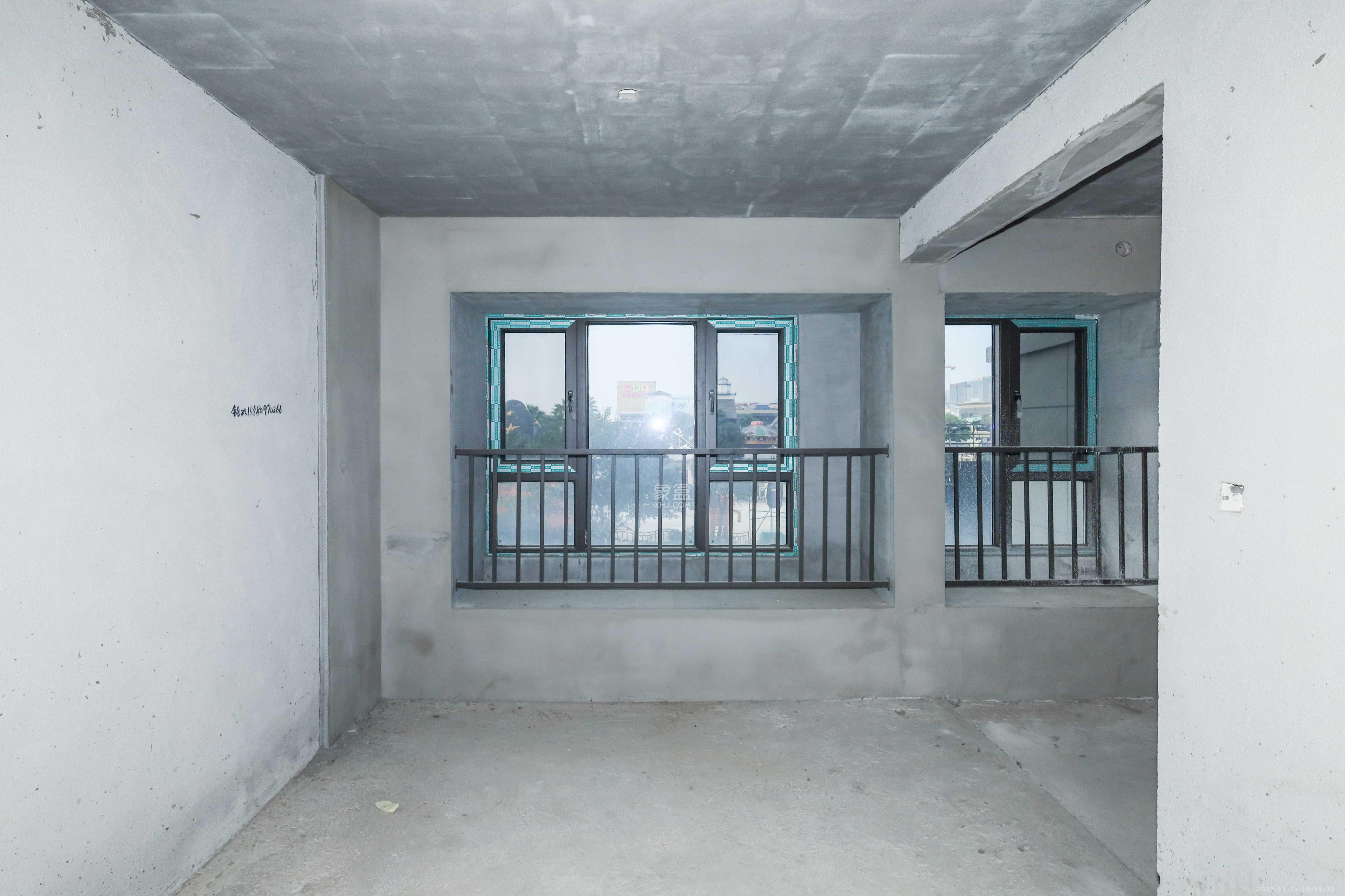 步步高梅溪新天地二期(步步高梅溪嘉苑) 4室2厅2卫 110.0万 步步高梅溪新天地二期(步步高梅溪嘉苑) 4室2厅2卫 110.0万客厅