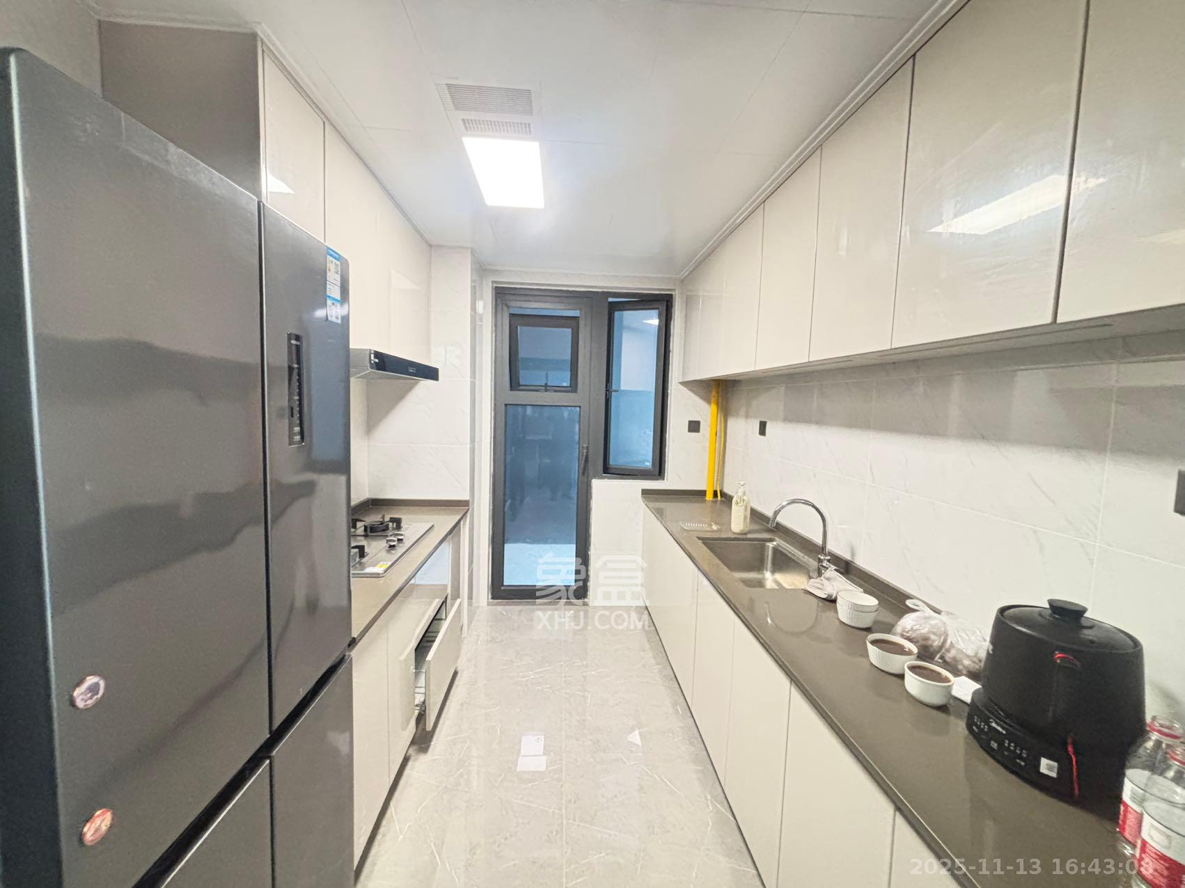 龙湖天璞  3室2厅2卫    4000.0元/月室内图