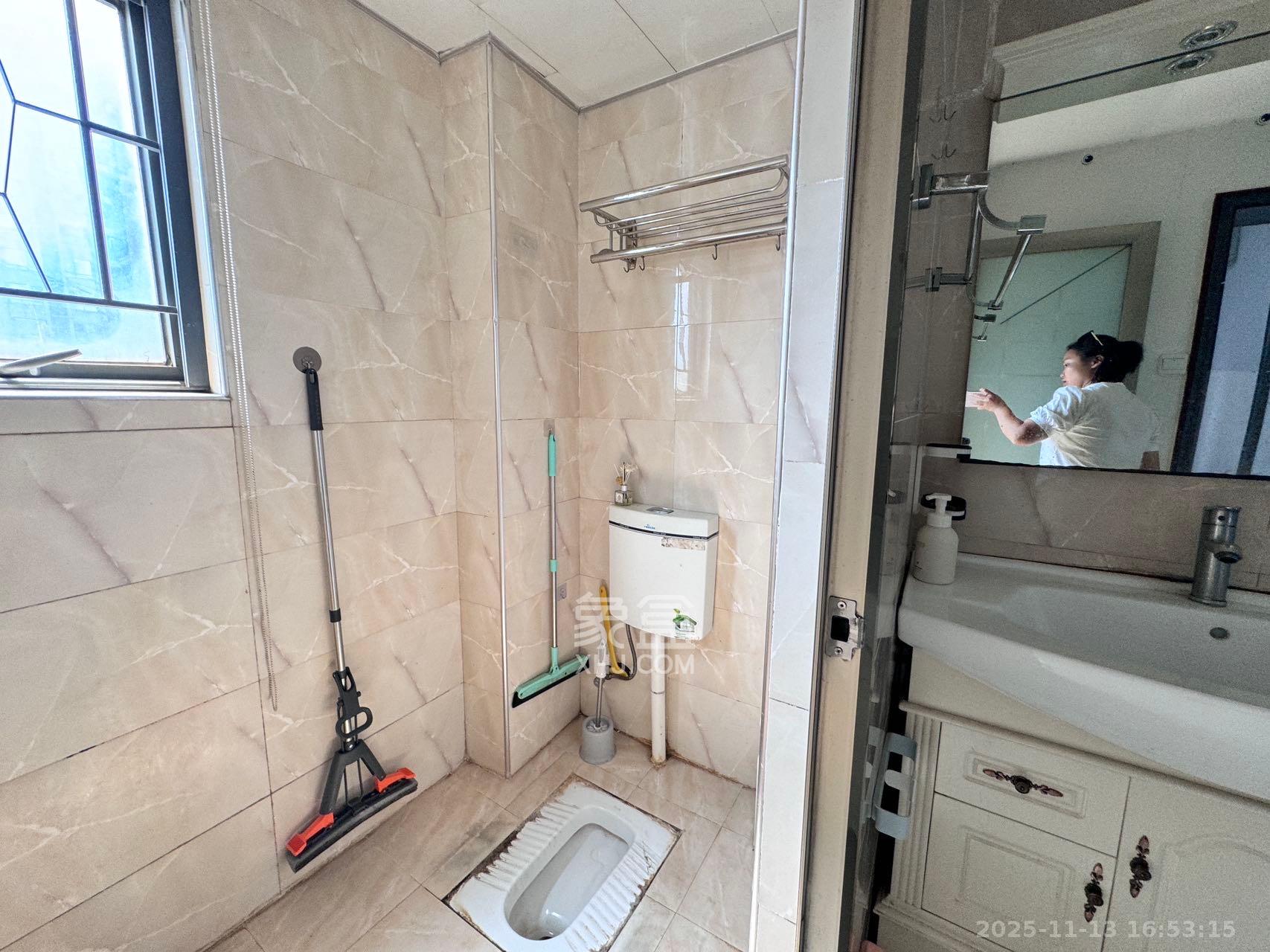 新华都万家城  3室2厅1卫    2100.0元/月室内图