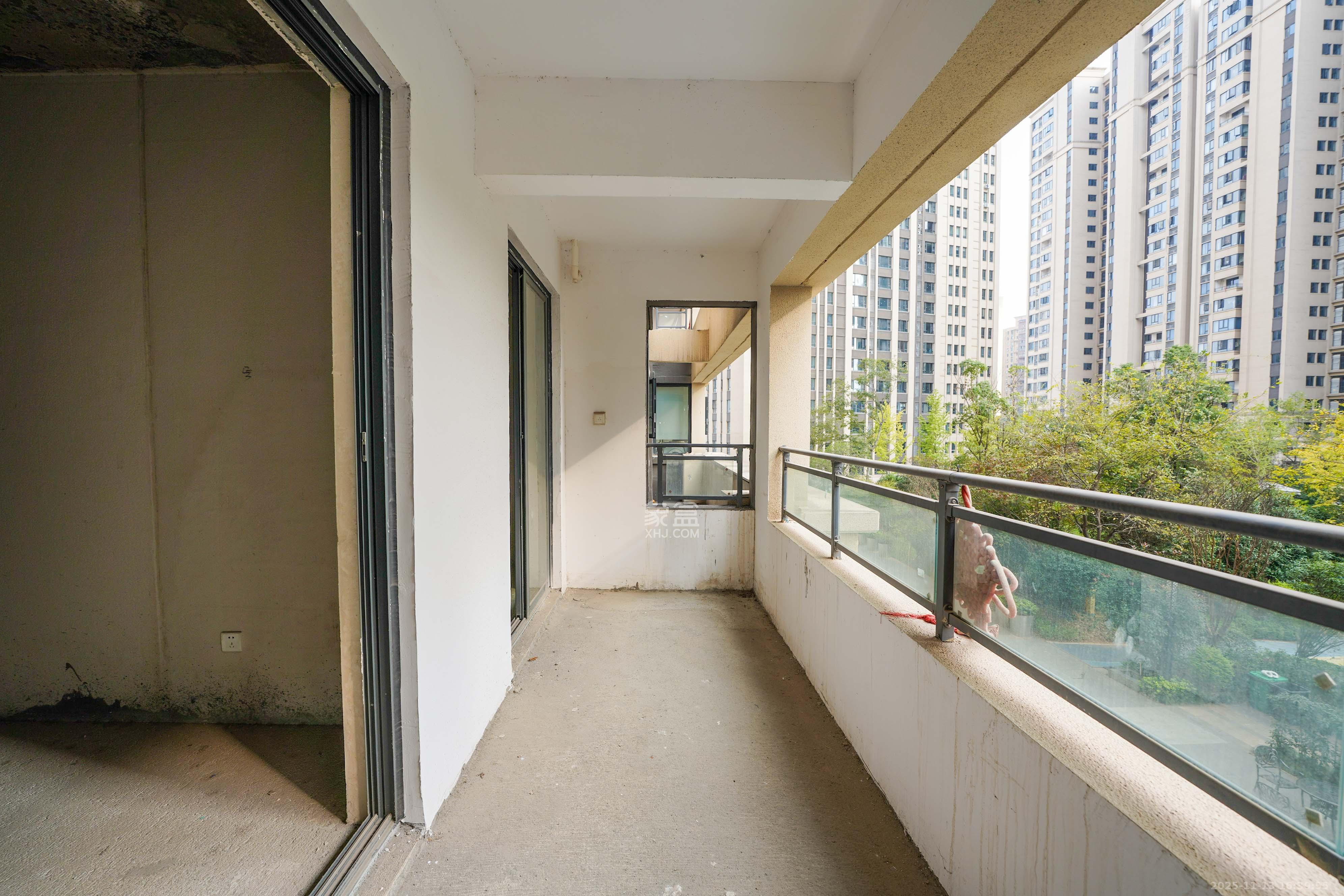 五矿万境蓝山 3室2厅2卫 103.0万 五矿万境蓝山 3室2厅2卫 103.0万阳台