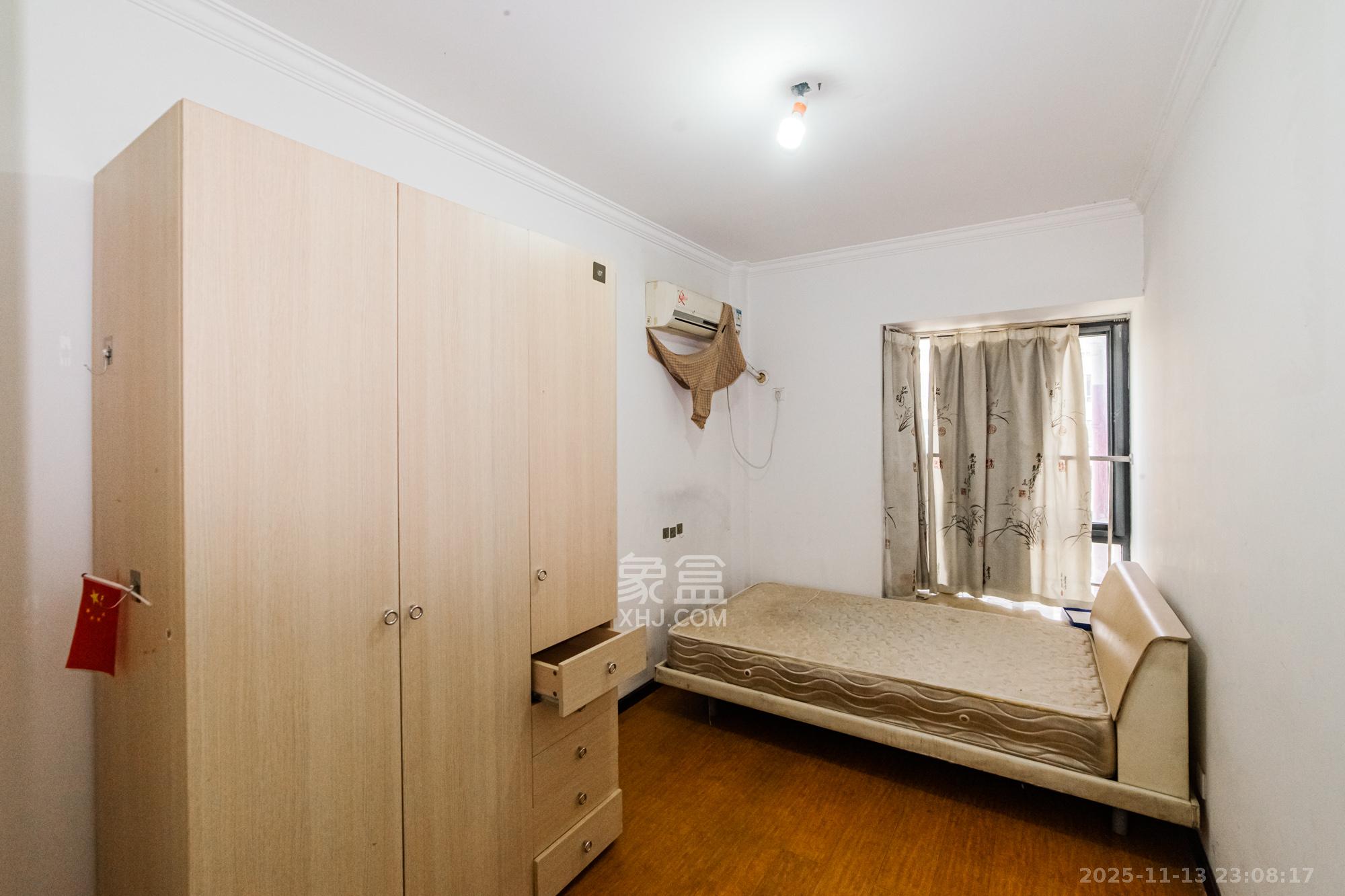 珠江花城二期扶水岸  3室2厅2卫    96.0万卧室