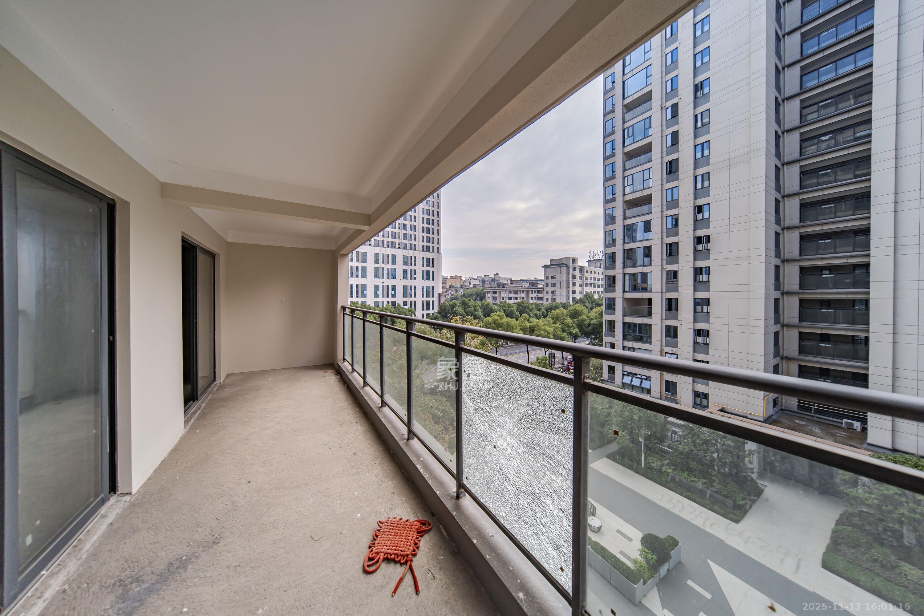 城发恒伟东风映1897  4室2厅2卫    340.0万阳台