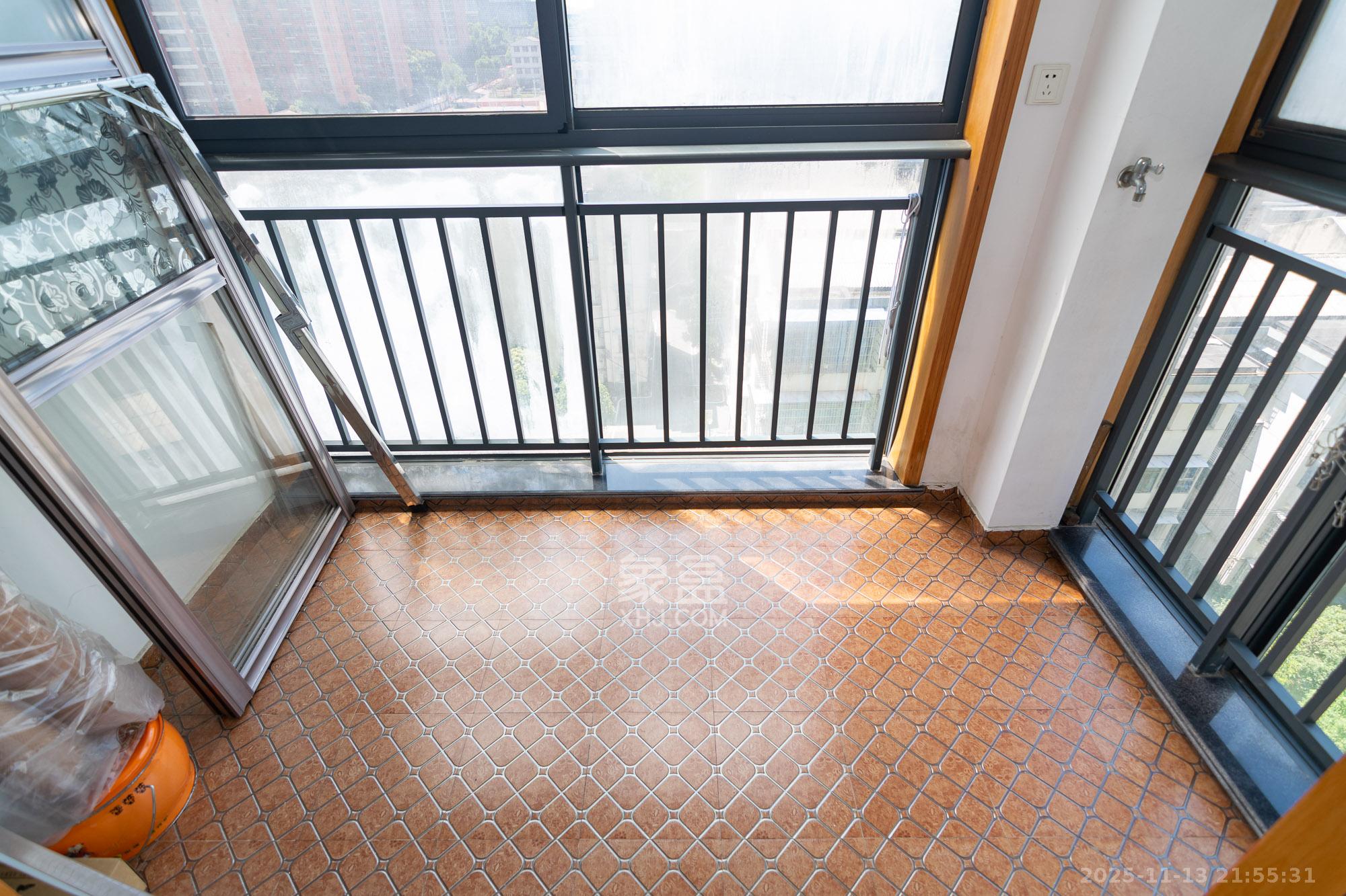 联诚国际城 3室2厅1卫 46.8万 联诚国际城 3室2厅1卫 46.8万阳台