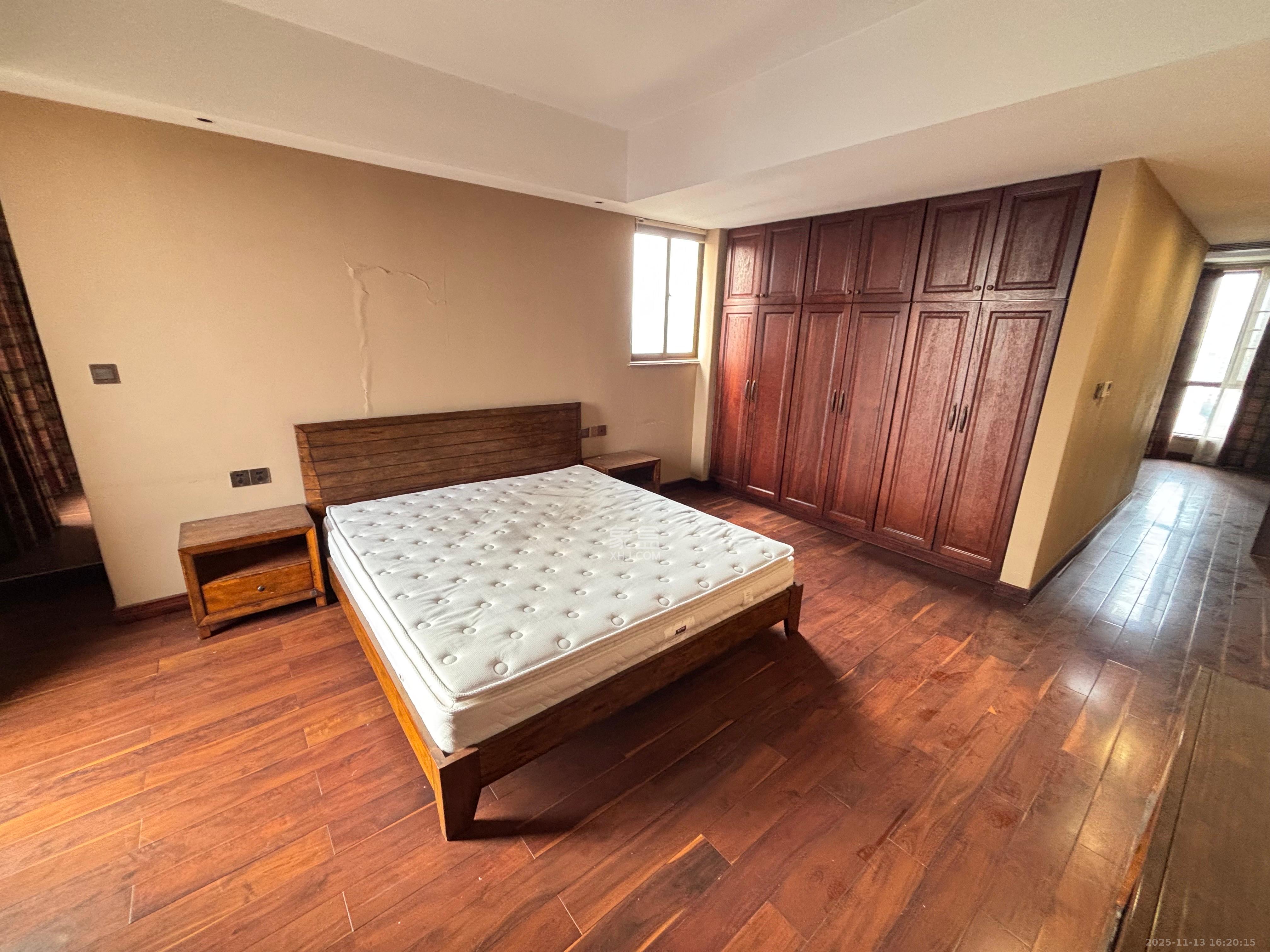 第六都（陆都小区）  4室2厅2卫    5000.0元/月室内图