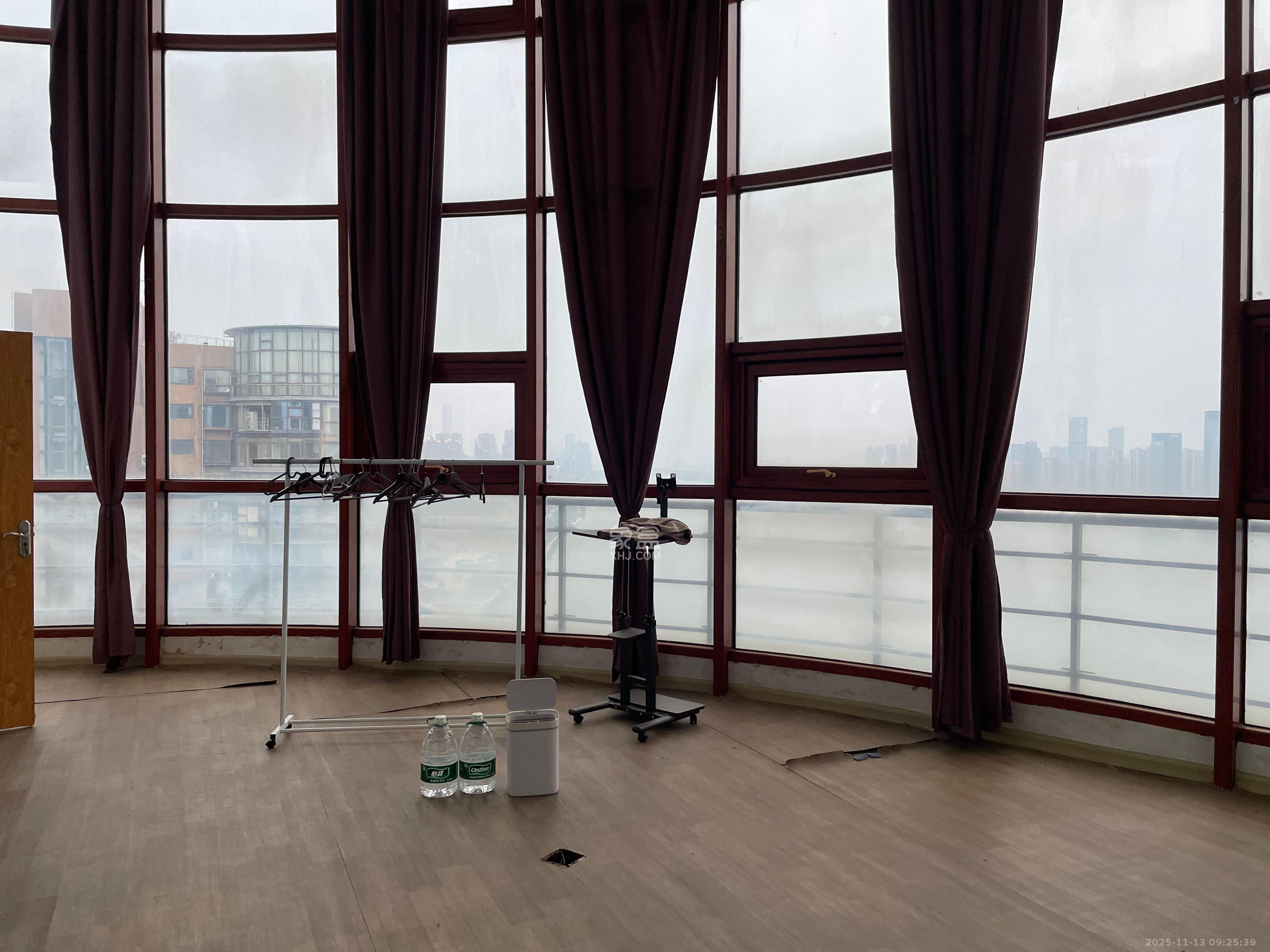 湘江世纪城富湾国际 5室2厅3卫 6000.0元/月 湘江世纪城富湾国际 5室2厅3卫 6000.0元/月室内图