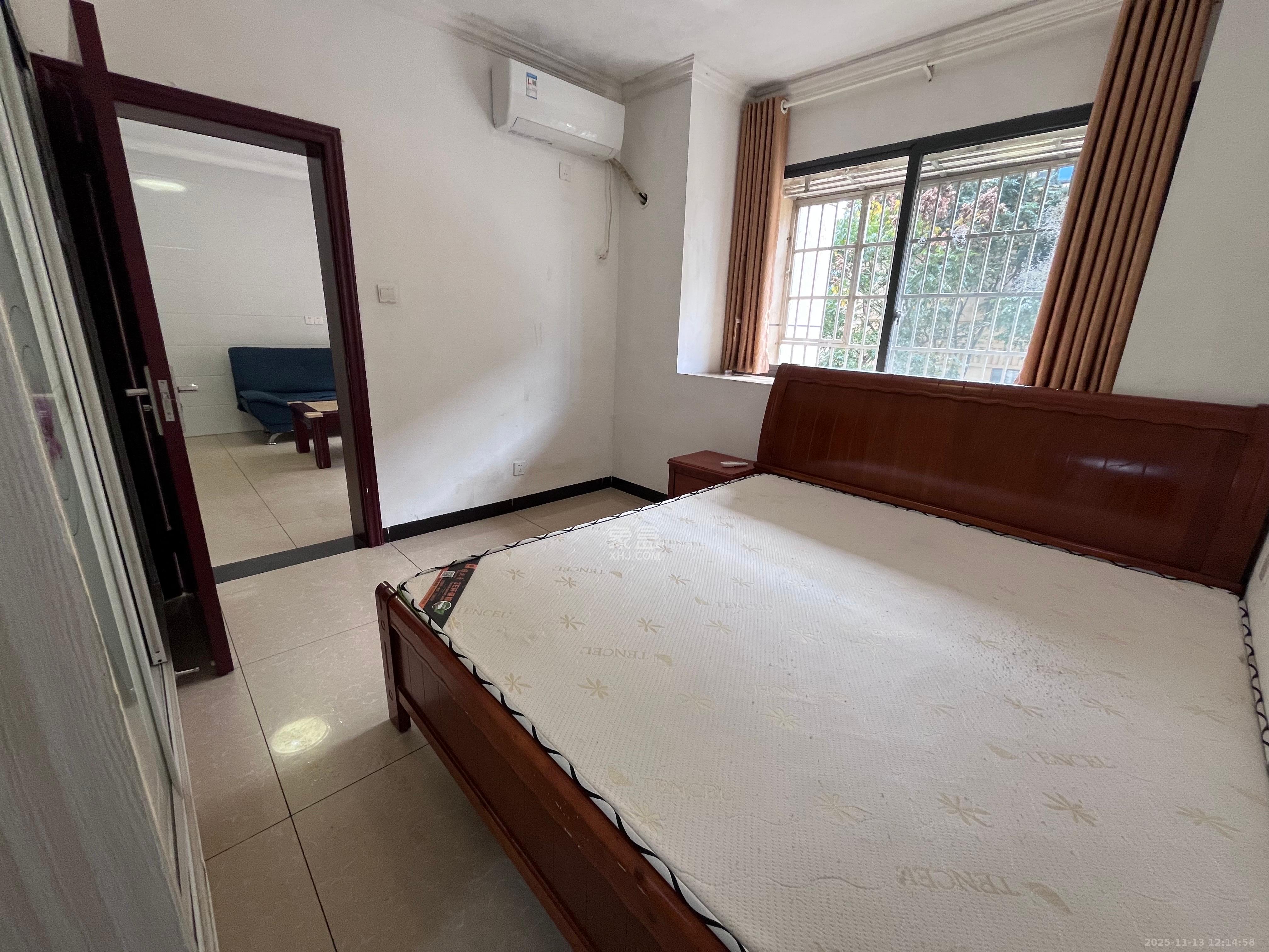 和康园小区  1室1厅1卫    1300.0元/月室内图