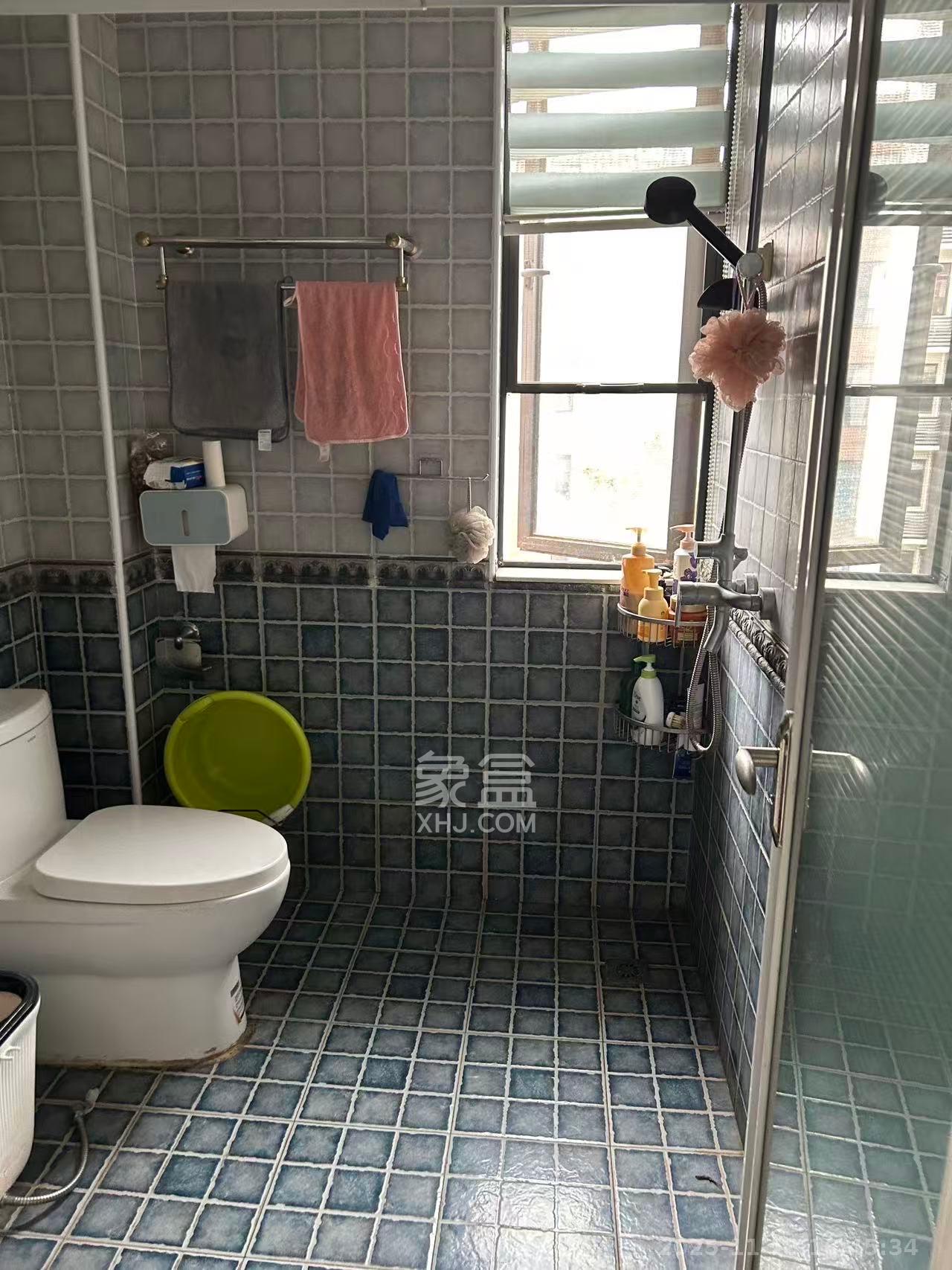 阳光100三期  3室2厅1卫    2600.0元/月室内图