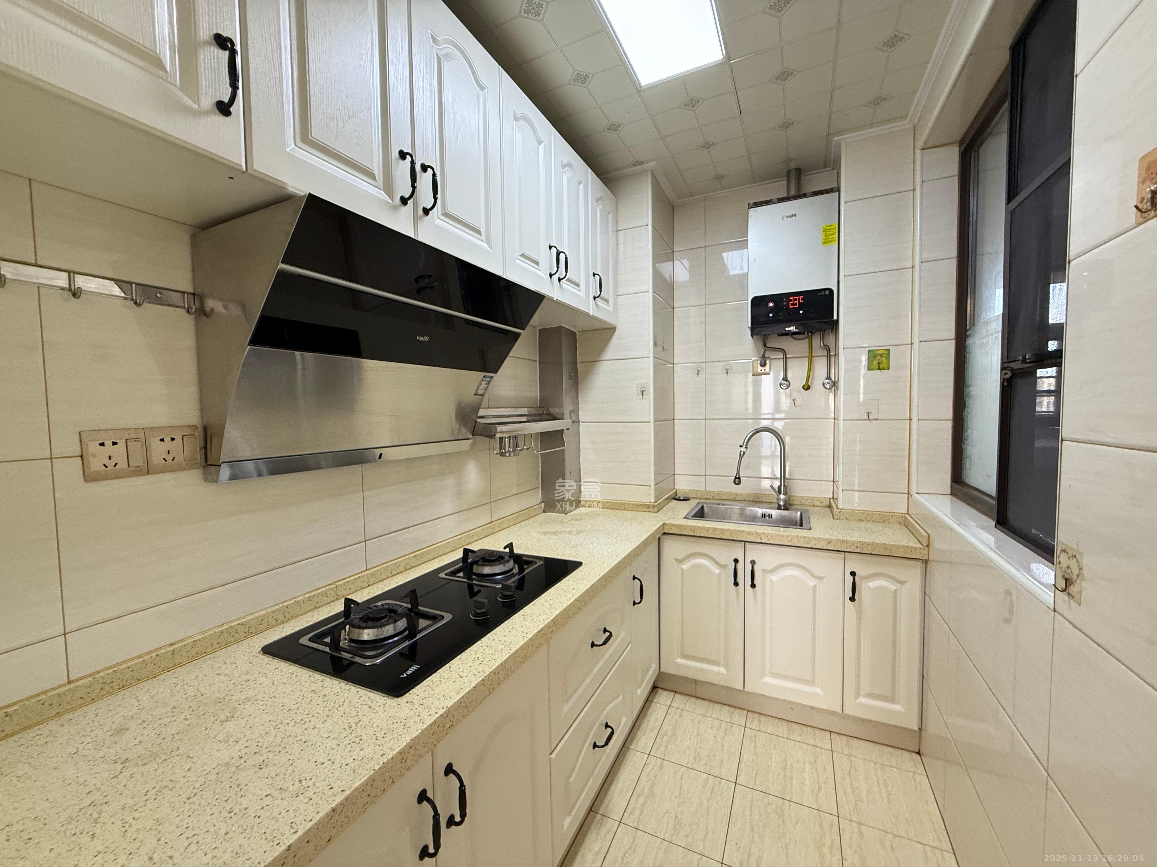 华润置地广场二期 3室2厅1卫 2200.0元/月 华润置地广场二期 3室2厅1卫 2200.0元/月室内图