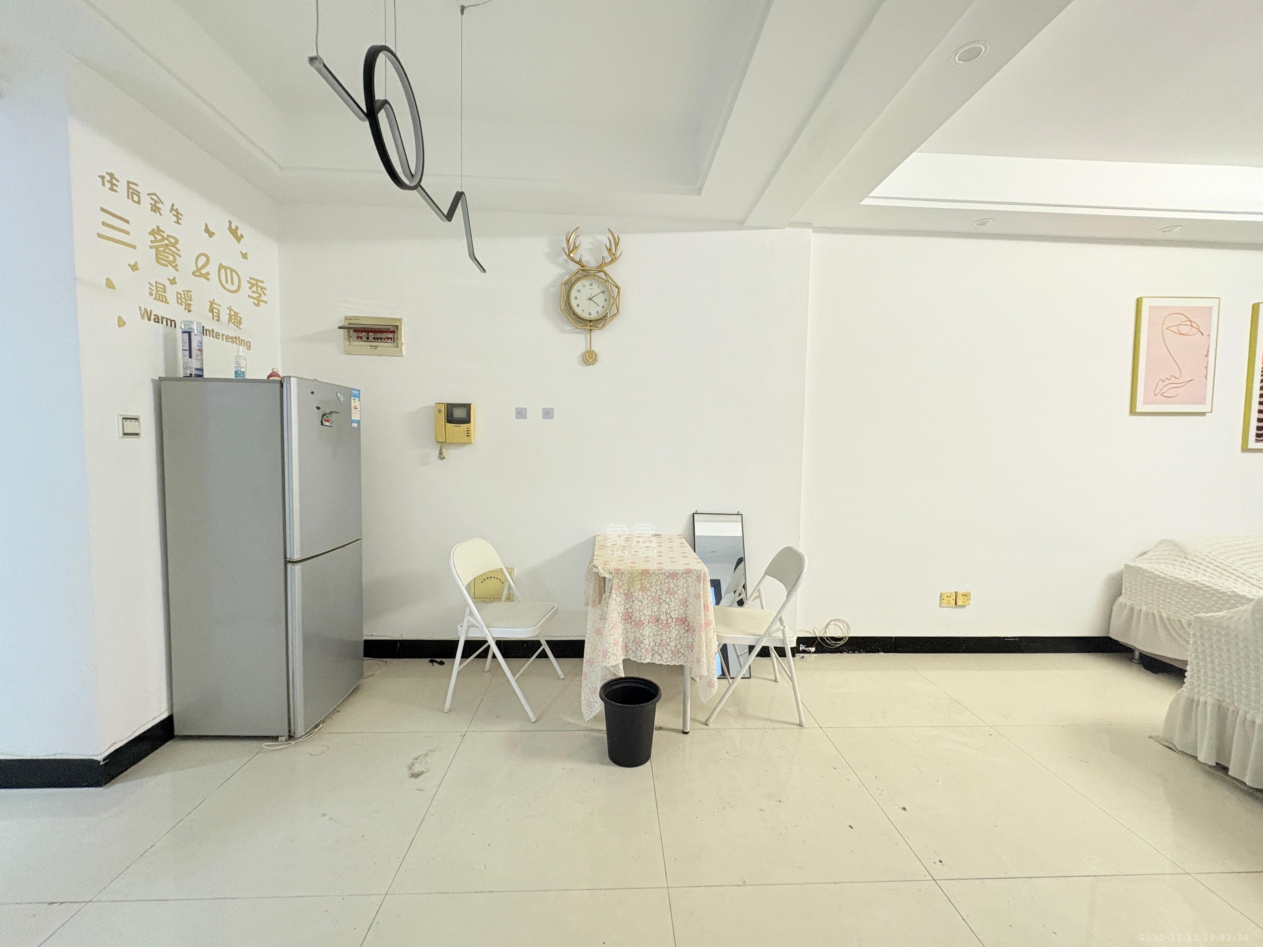 星城国际  2室2厅1卫    1700.0元/月室内图